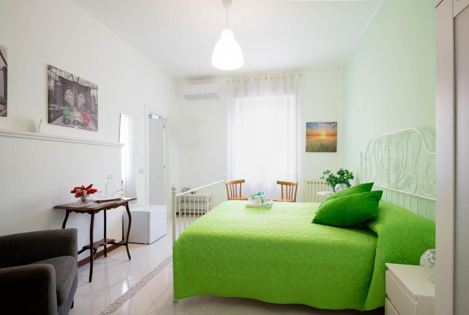 Large Double Room photo 3