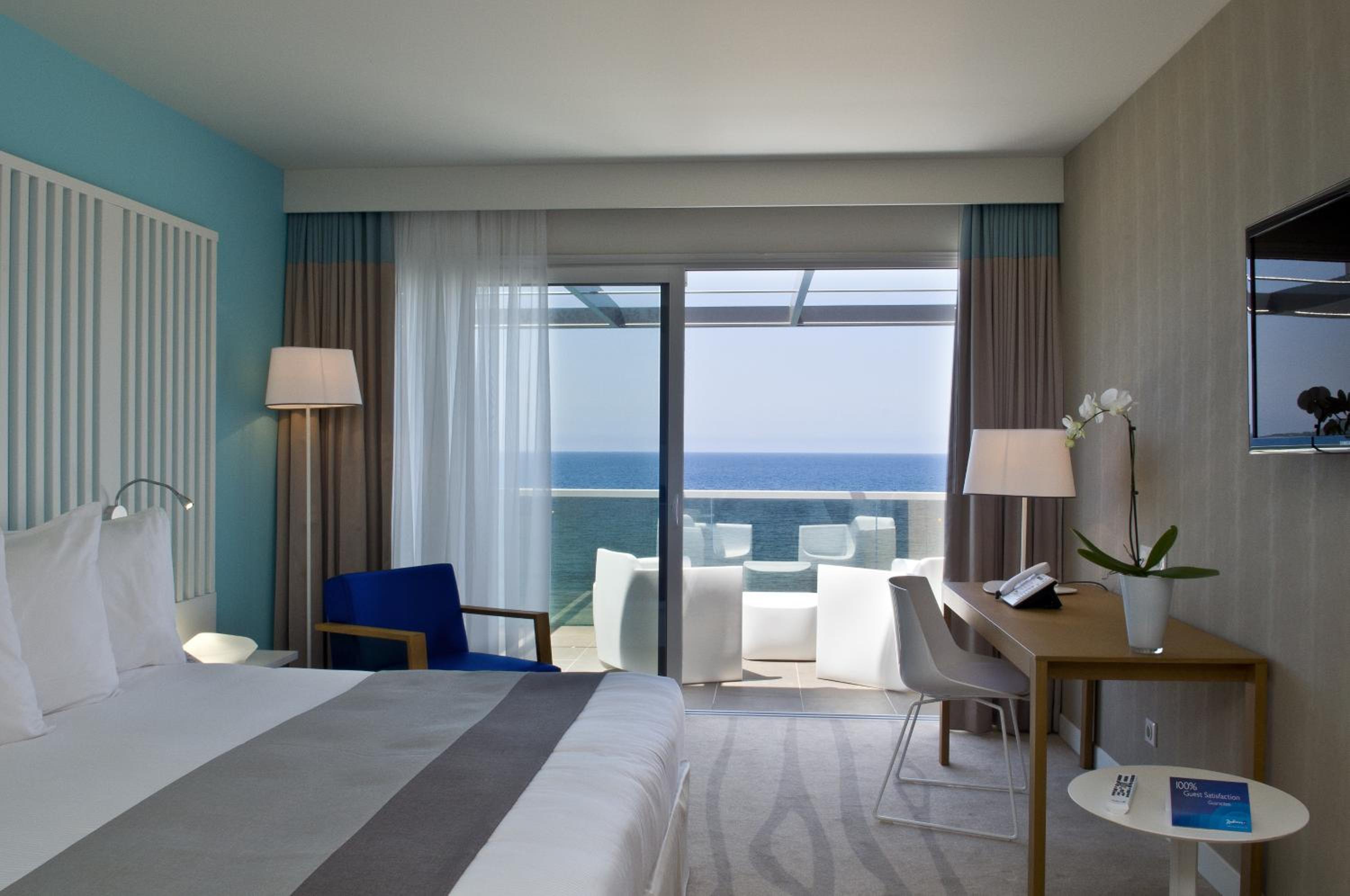 Superior Room - Sea View & Balcony - Photo 2