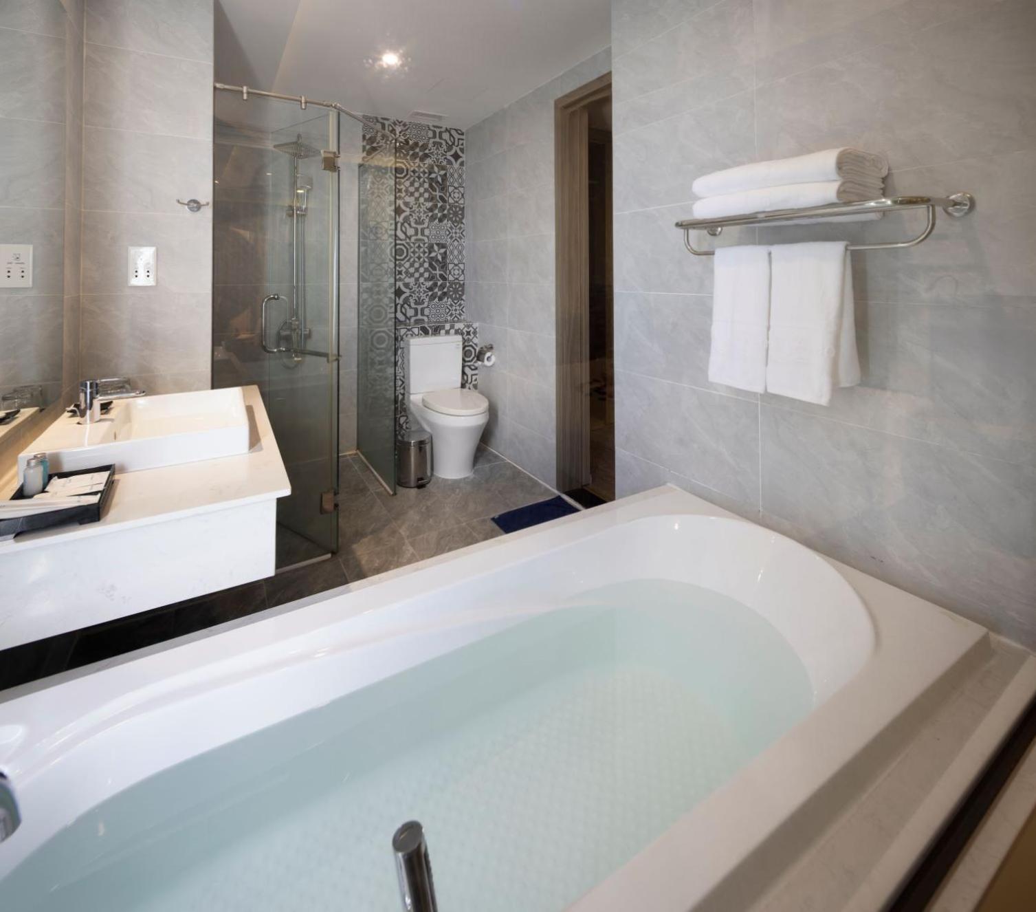Suite with Balcony and Sea View photo 3