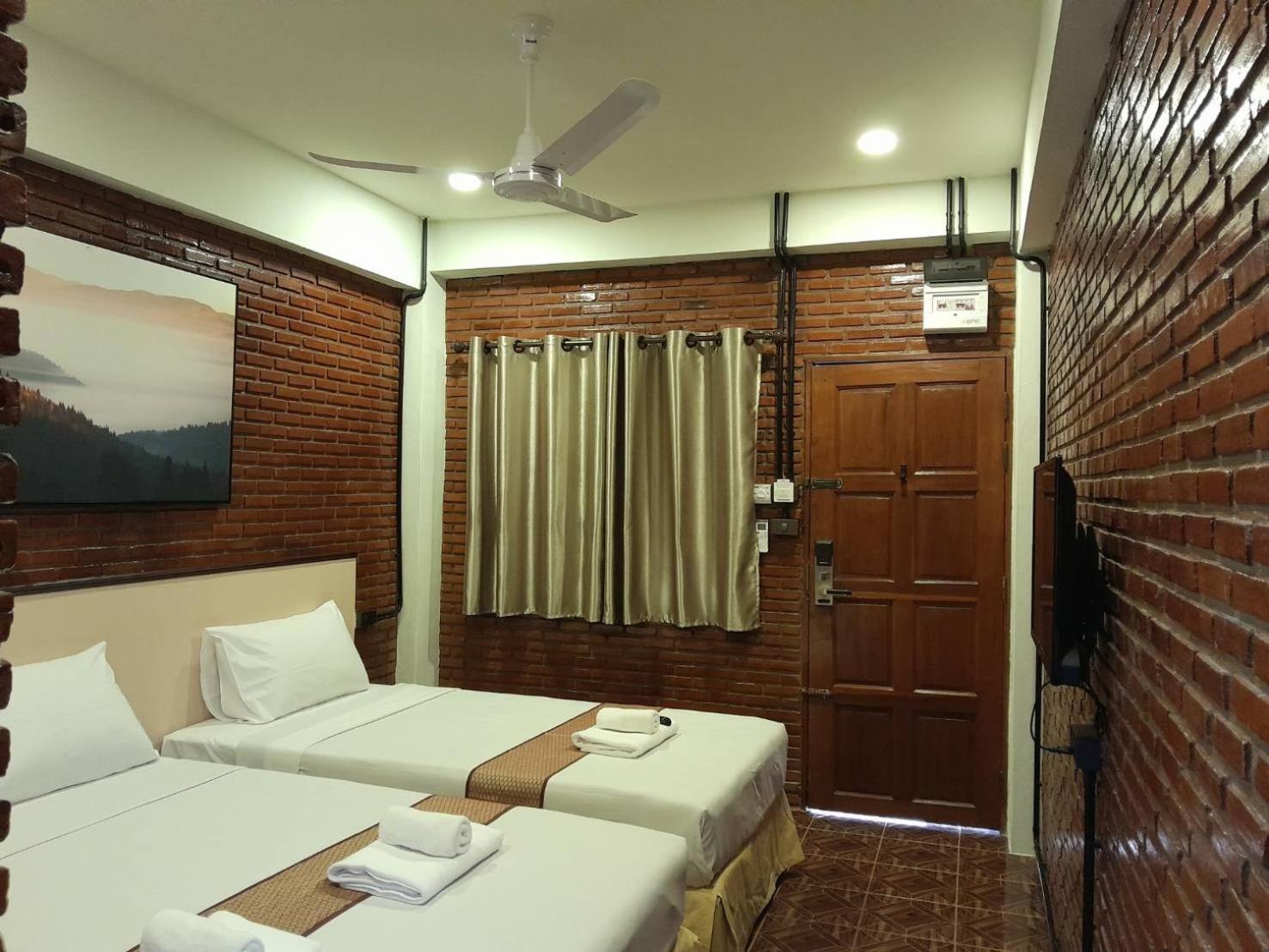 Standard Triple Room with Air Conditioning photo 2