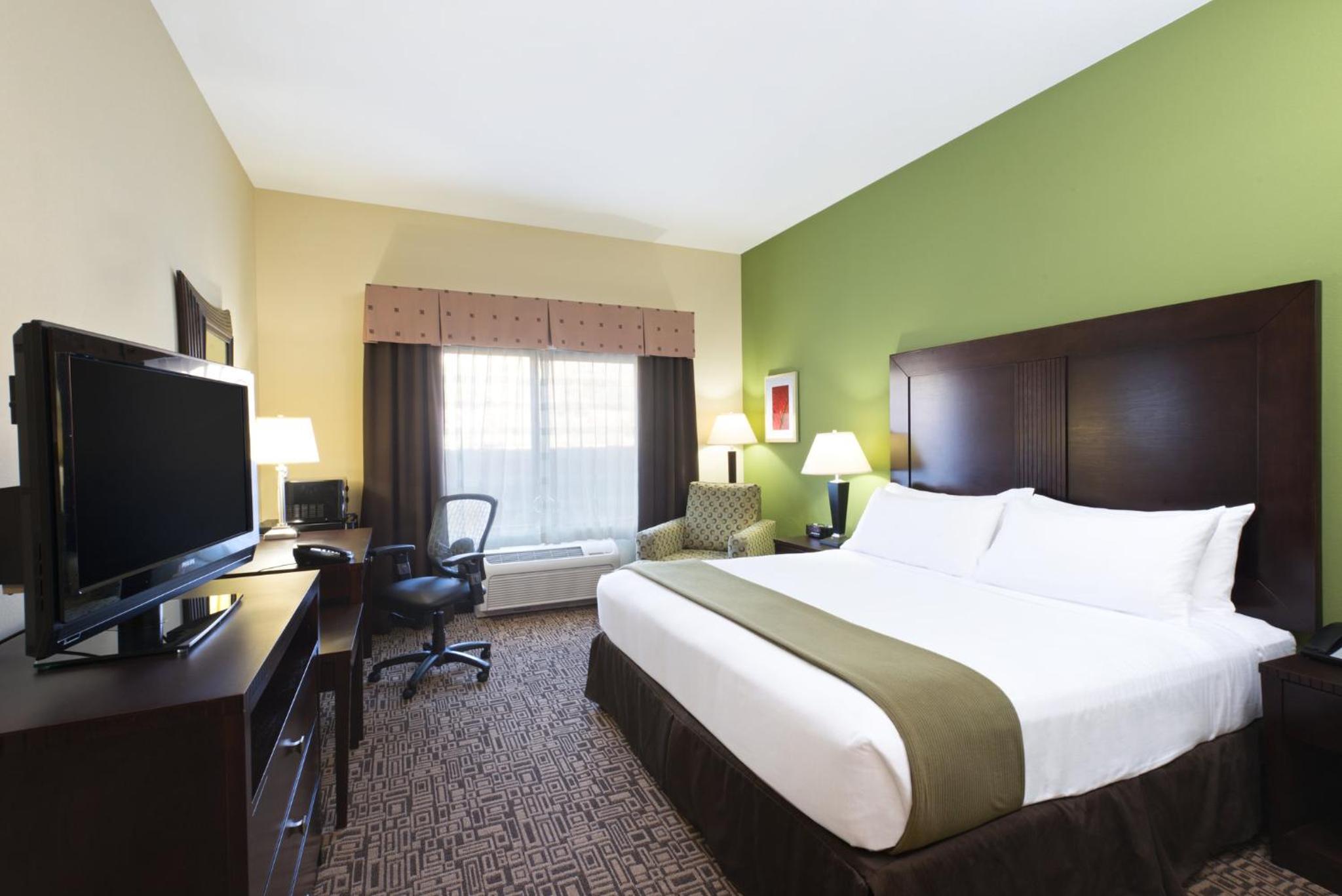 Standard King Room - Communications Accessible photo 2