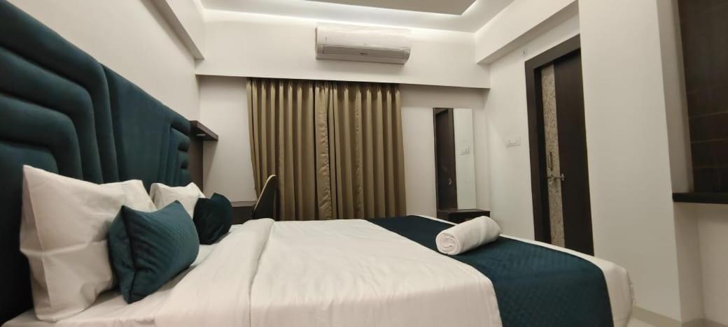 Super Deluxe Room - Photo 9