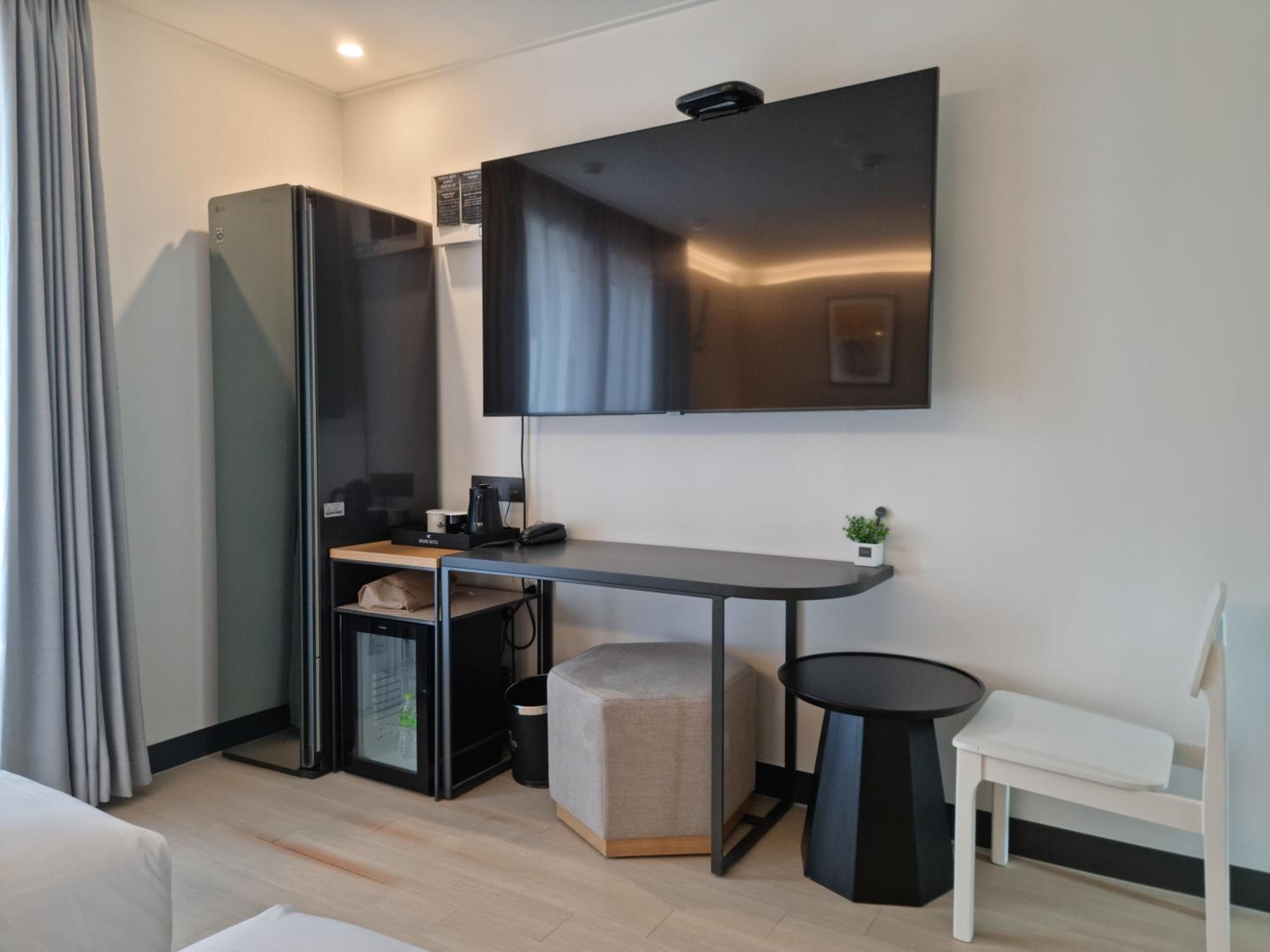 Standard Twin Room with Free access to Rooftop pool - Photo 18