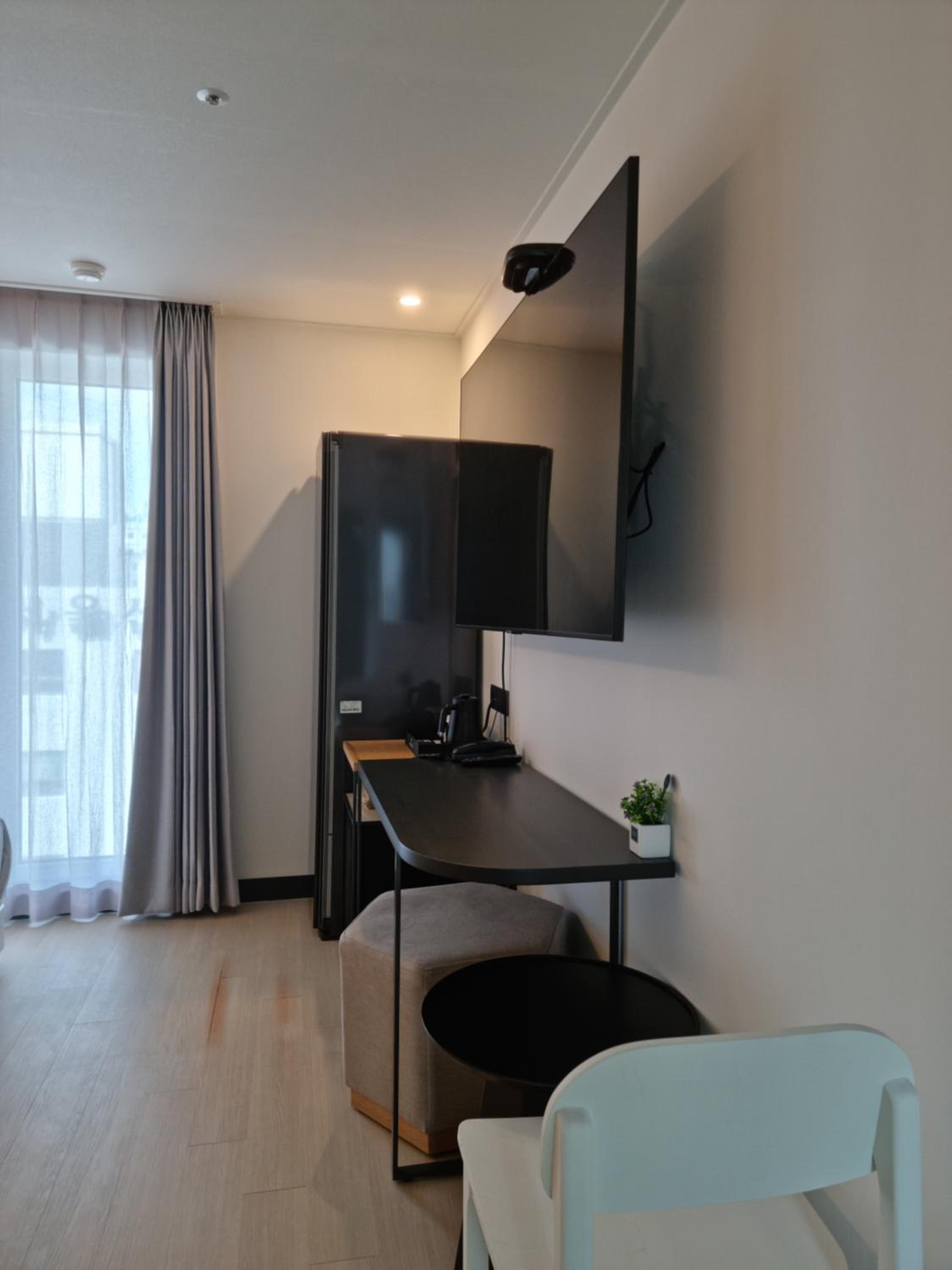 Standard Twin Room with Free access to Rooftop pool - Photo 4