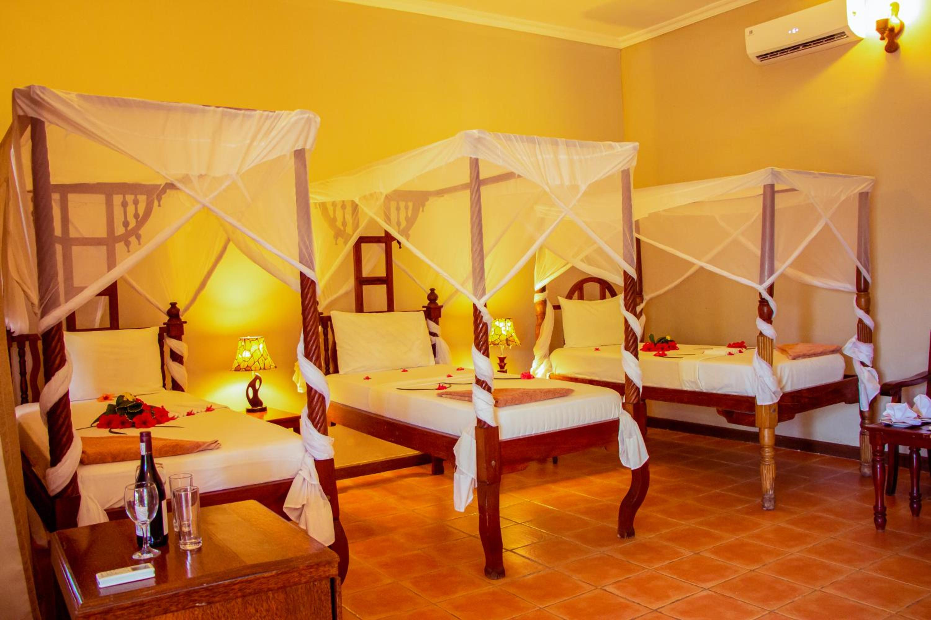 Standard Double Room - Photo 25