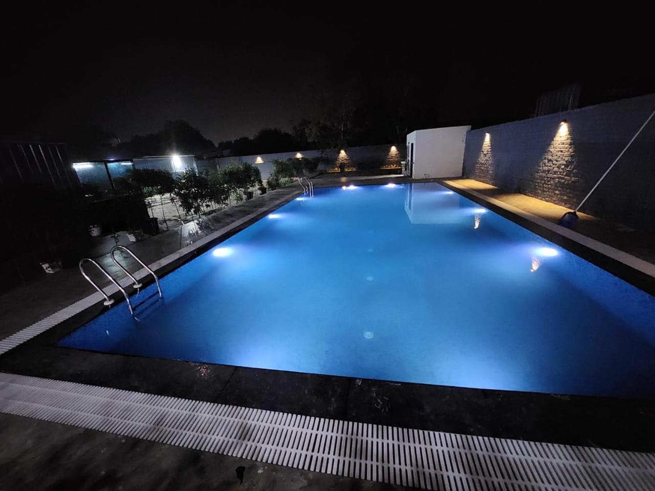 Deluxe Room (2 Adults + 1 Child) photo 2
