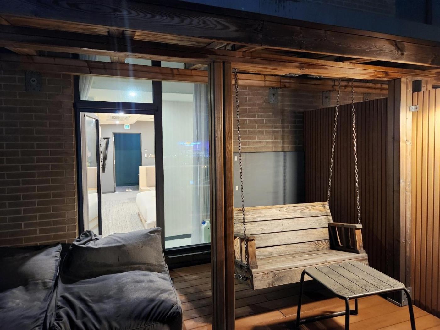 Deluxe Double Room with Balcony with Free access to Rooftop pool - Photo 15