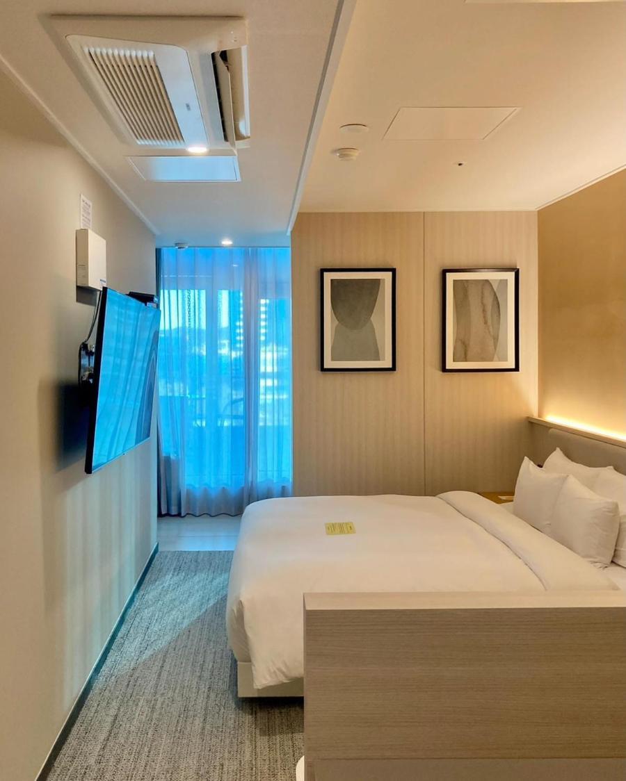 Deluxe Double Room with Balcony with Free access to Rooftop pool - Photo 1