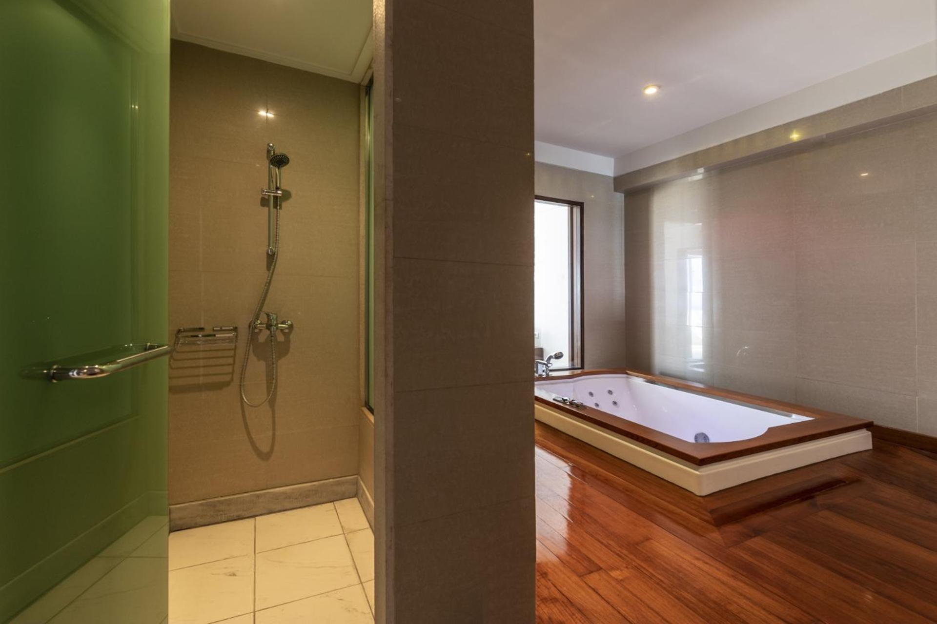 Suite Sea View with Indoor Jacuzzi - Photo 5