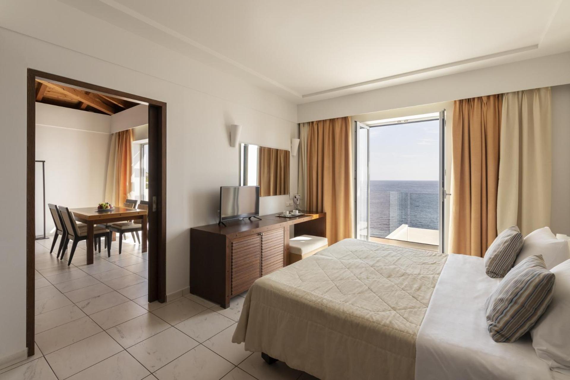Suite Sea View with Indoor Jacuzzi - Photo 1