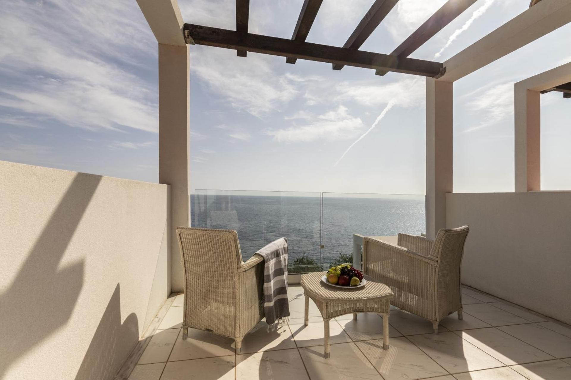 Suite Sea View with Indoor Jacuzzi - Photo 6