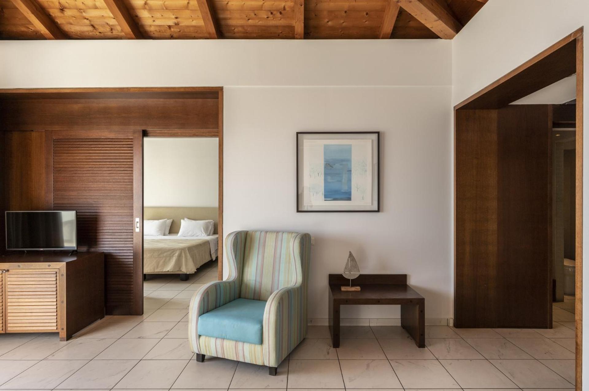 Suite Sea View with Indoor Jacuzzi - Photo 4