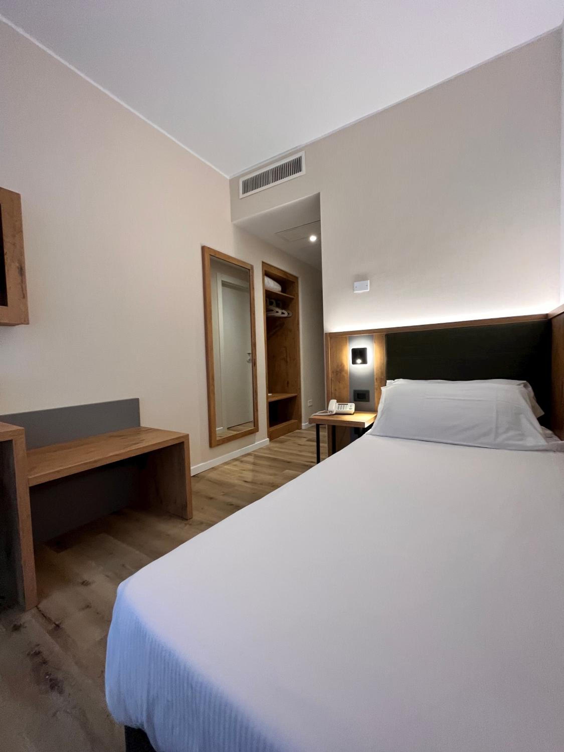 Single Room photo 3