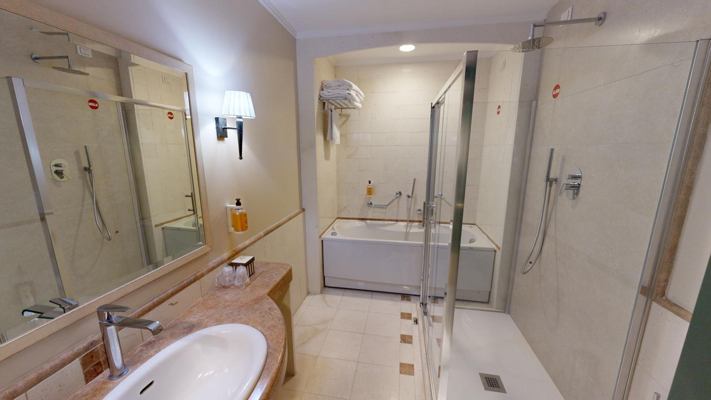 Quadruple Room - Photo 3