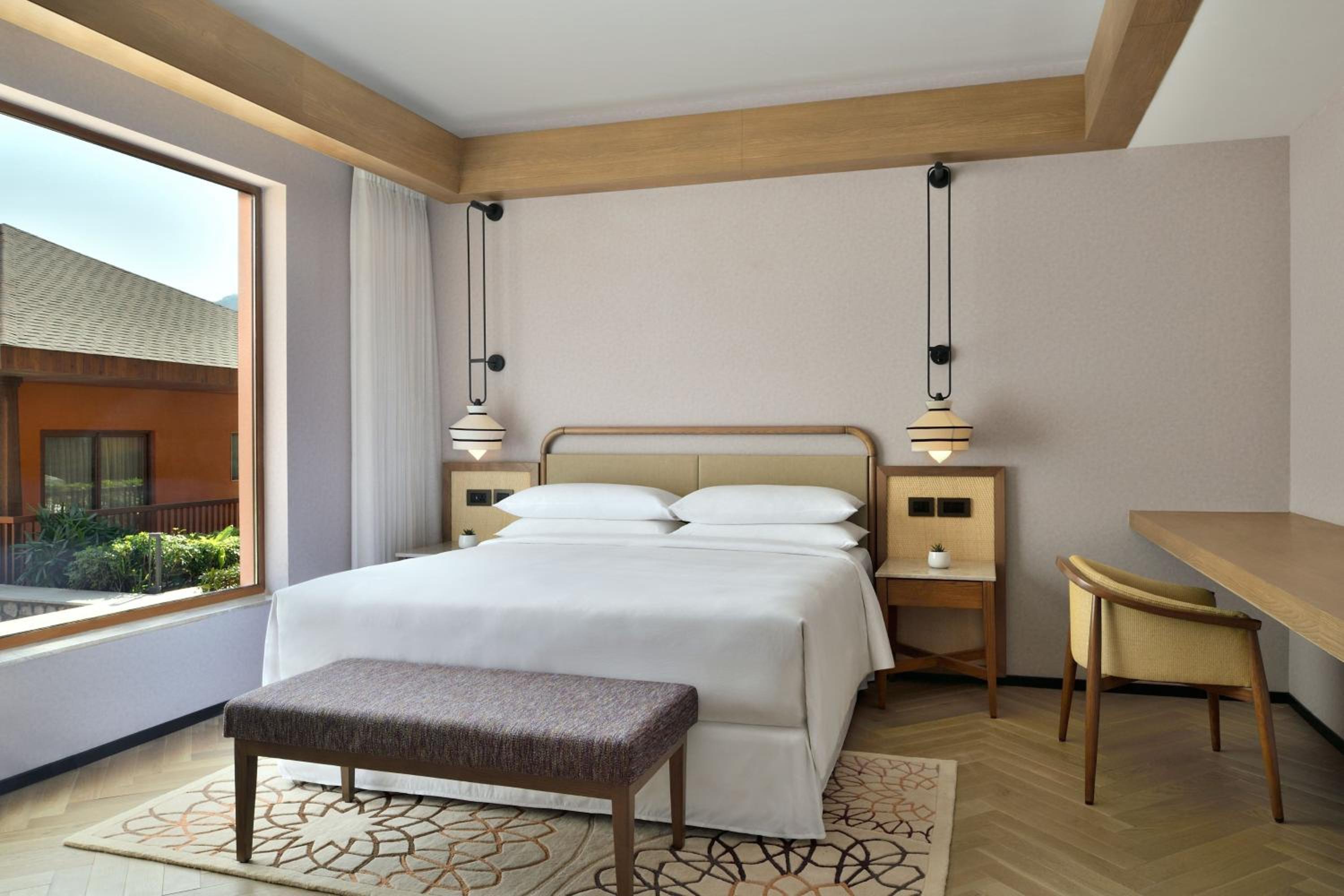 Traditional Queen Room - First Floor - Photo 7
