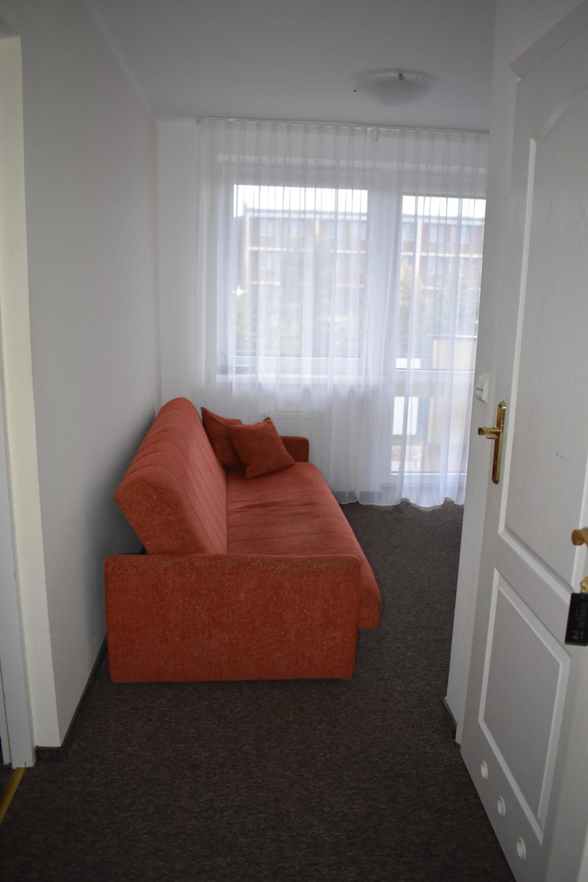 Studio with Sofa Bed - Photo 4