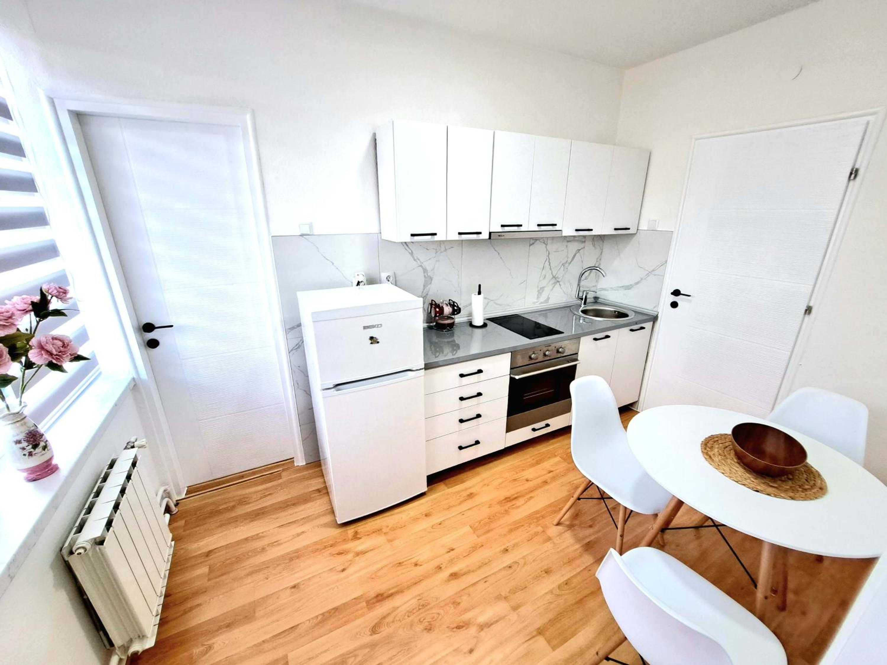 One-Bedroom Apartment photo 3
