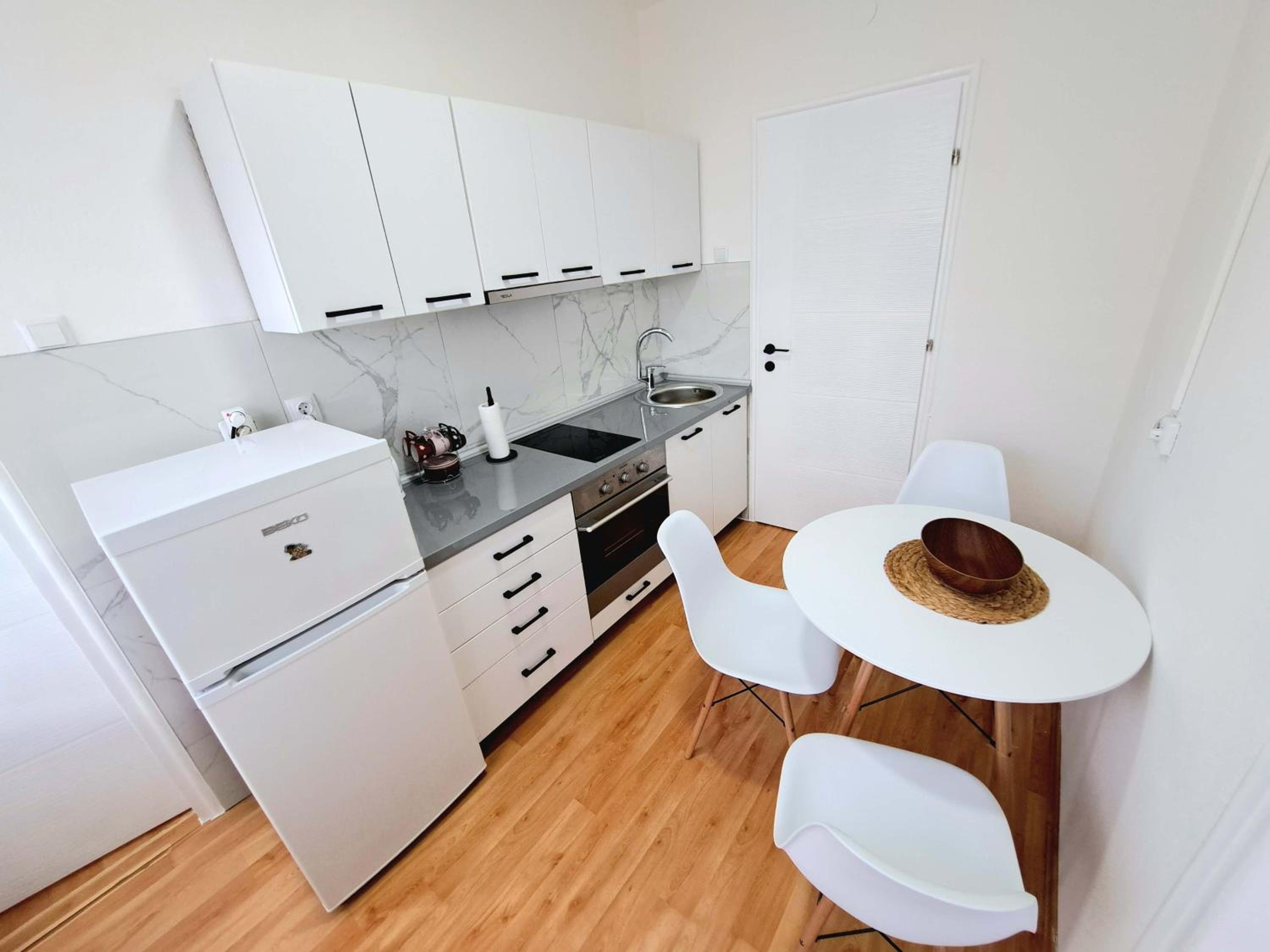One-Bedroom Apartment photo 2
