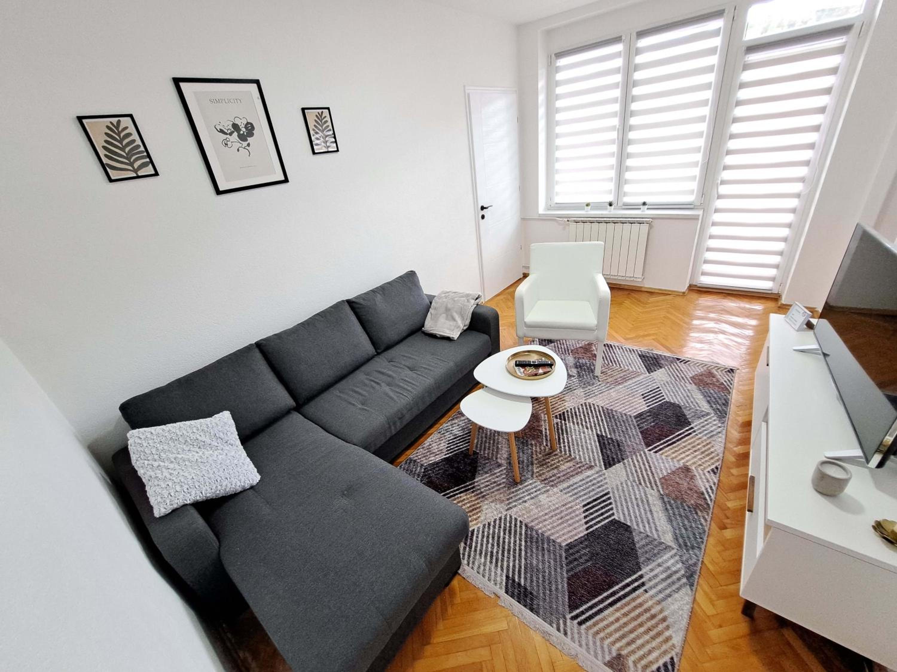 One-Bedroom Apartment photo 1