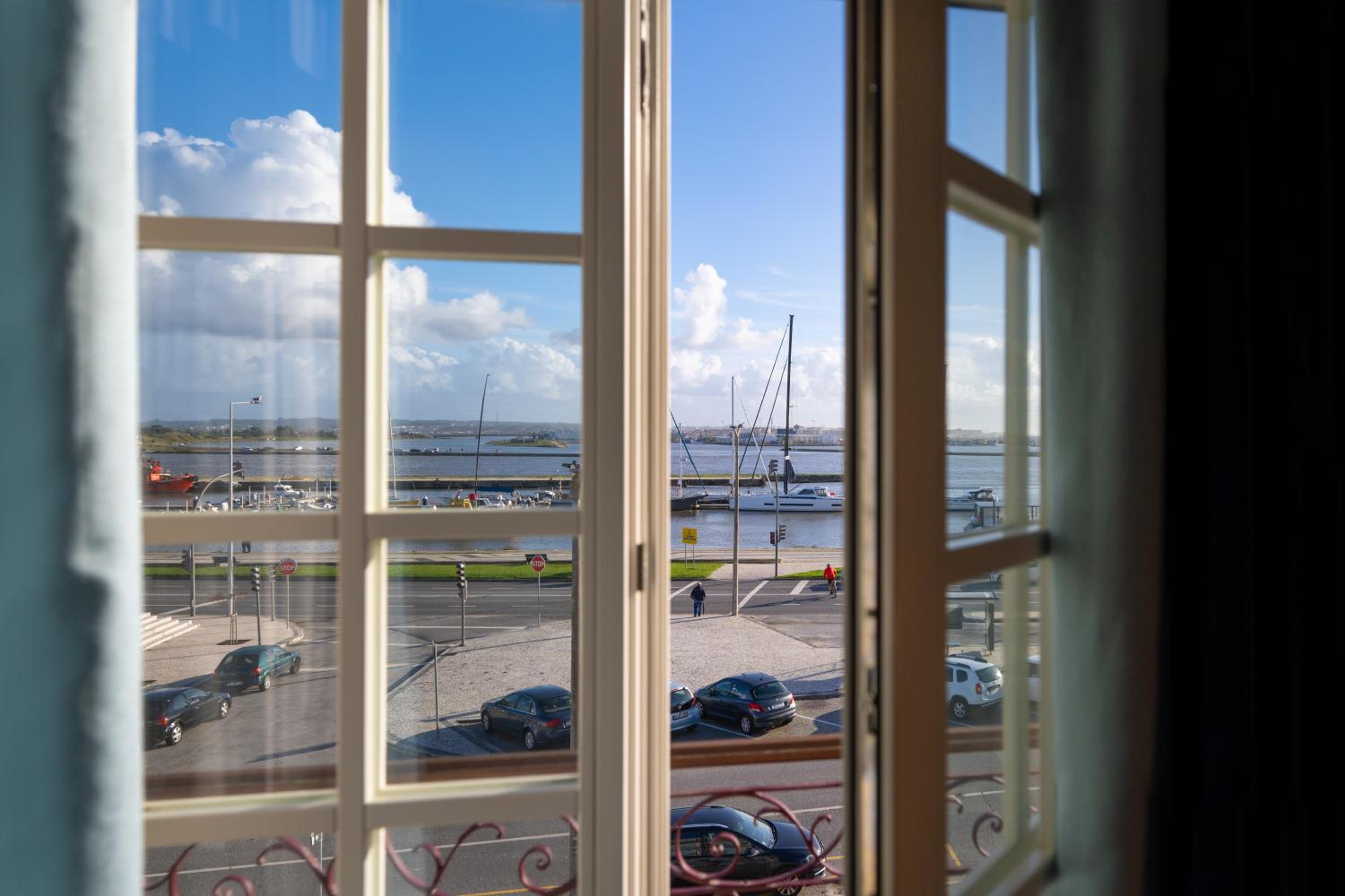 Deluxe Double Room with Sea View - Photo 2