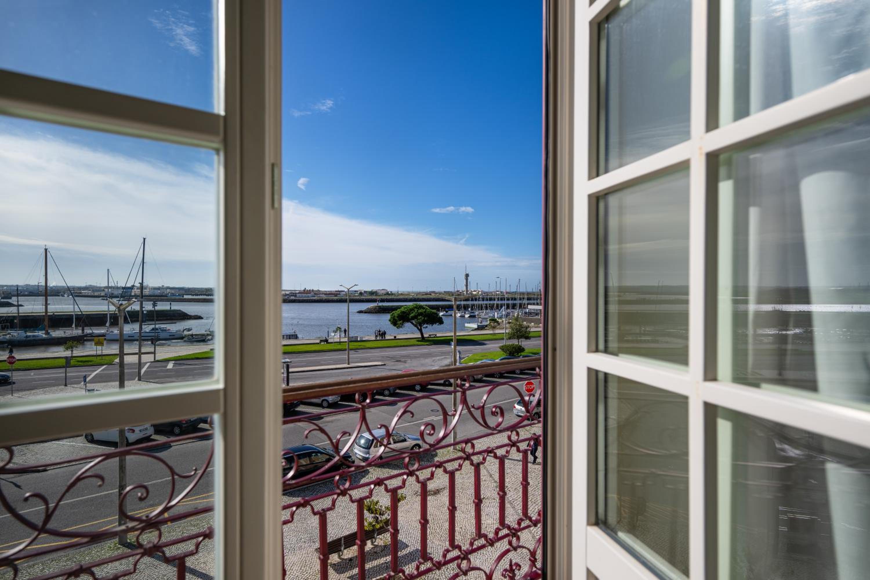Deluxe Double Room with Sea View - Photo 3