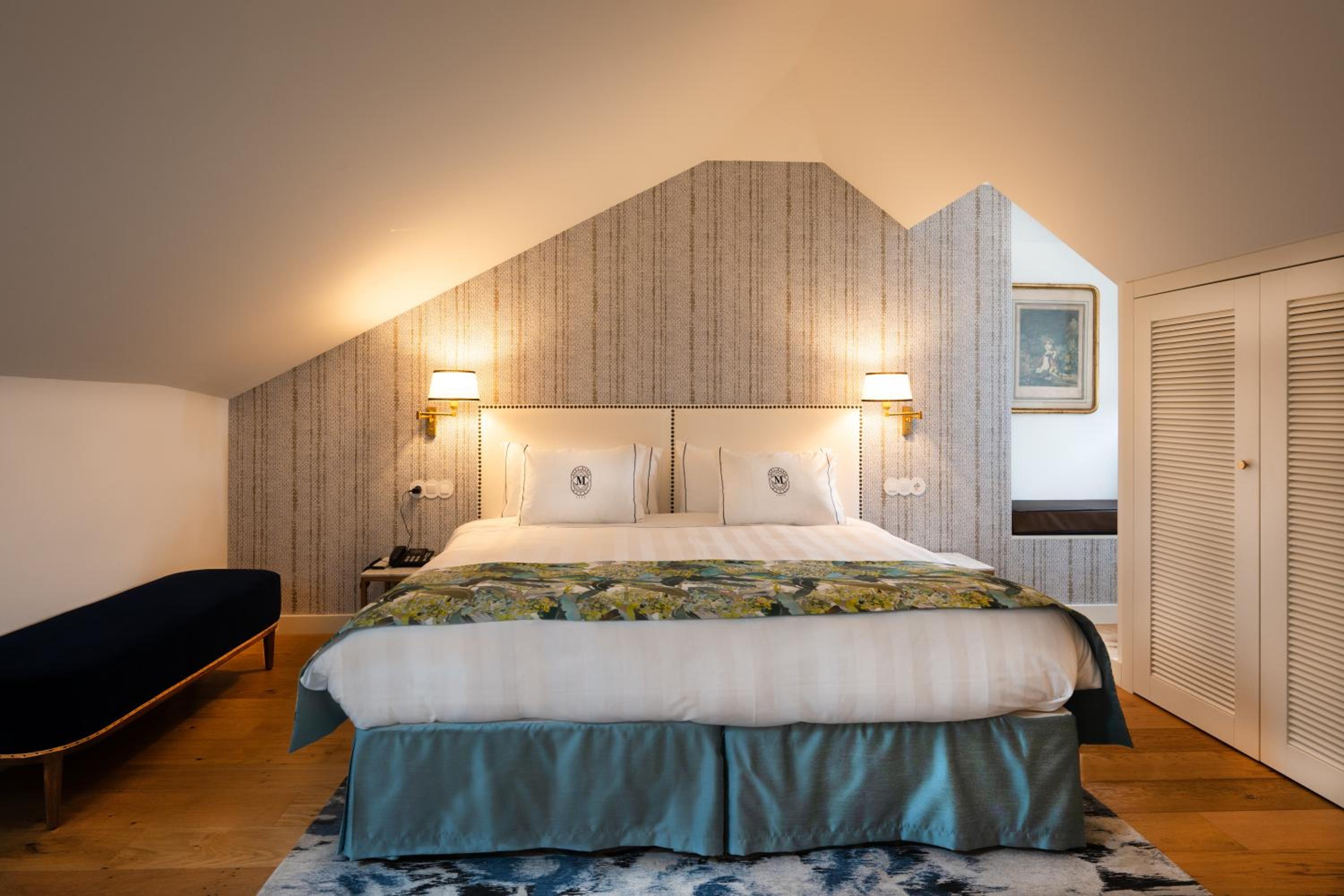 Deluxe Queen Suite - Photo 1