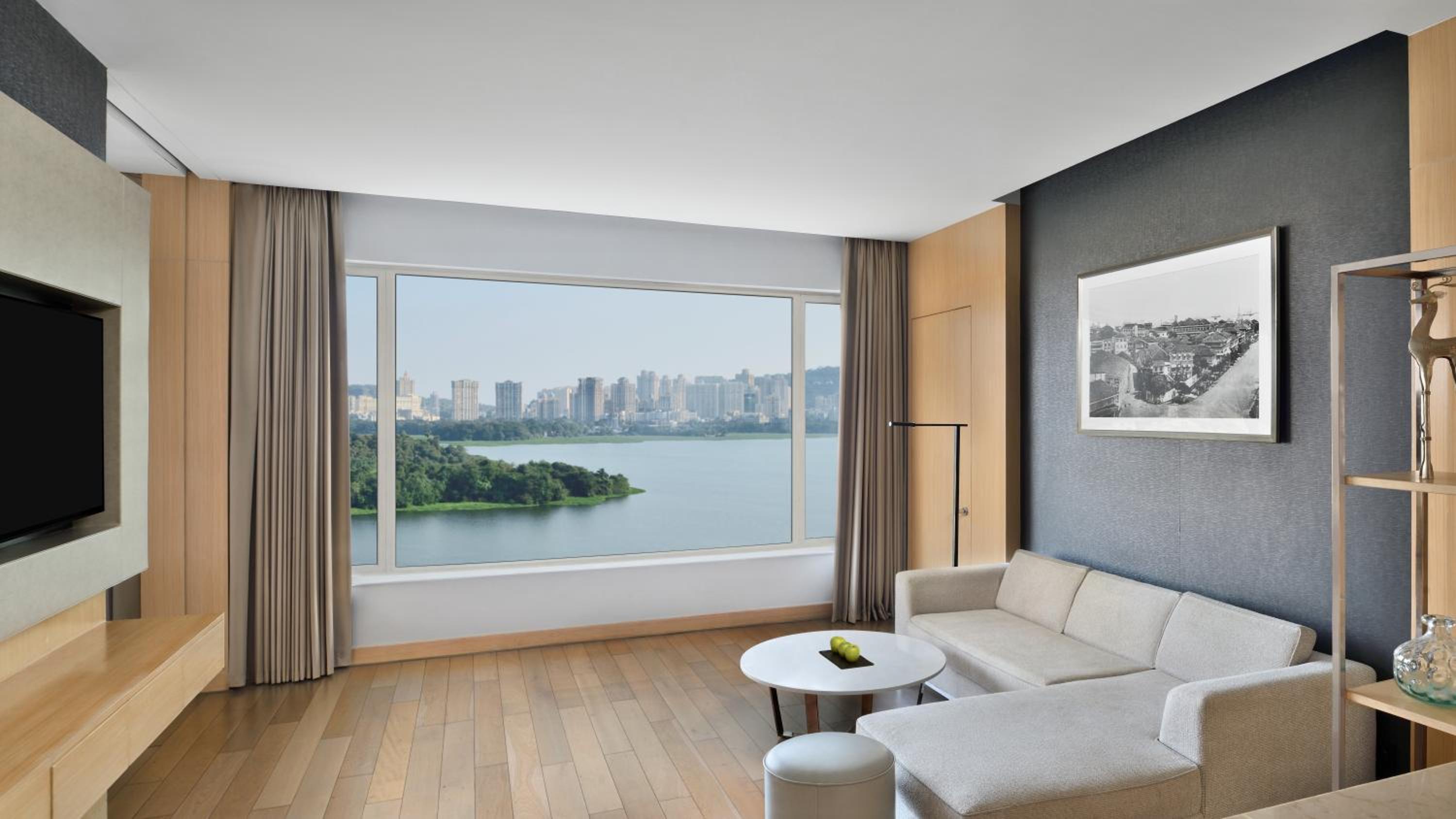 Westin Suite, 1 Bedroom Suite, 1 King, Lake view - Photo 4