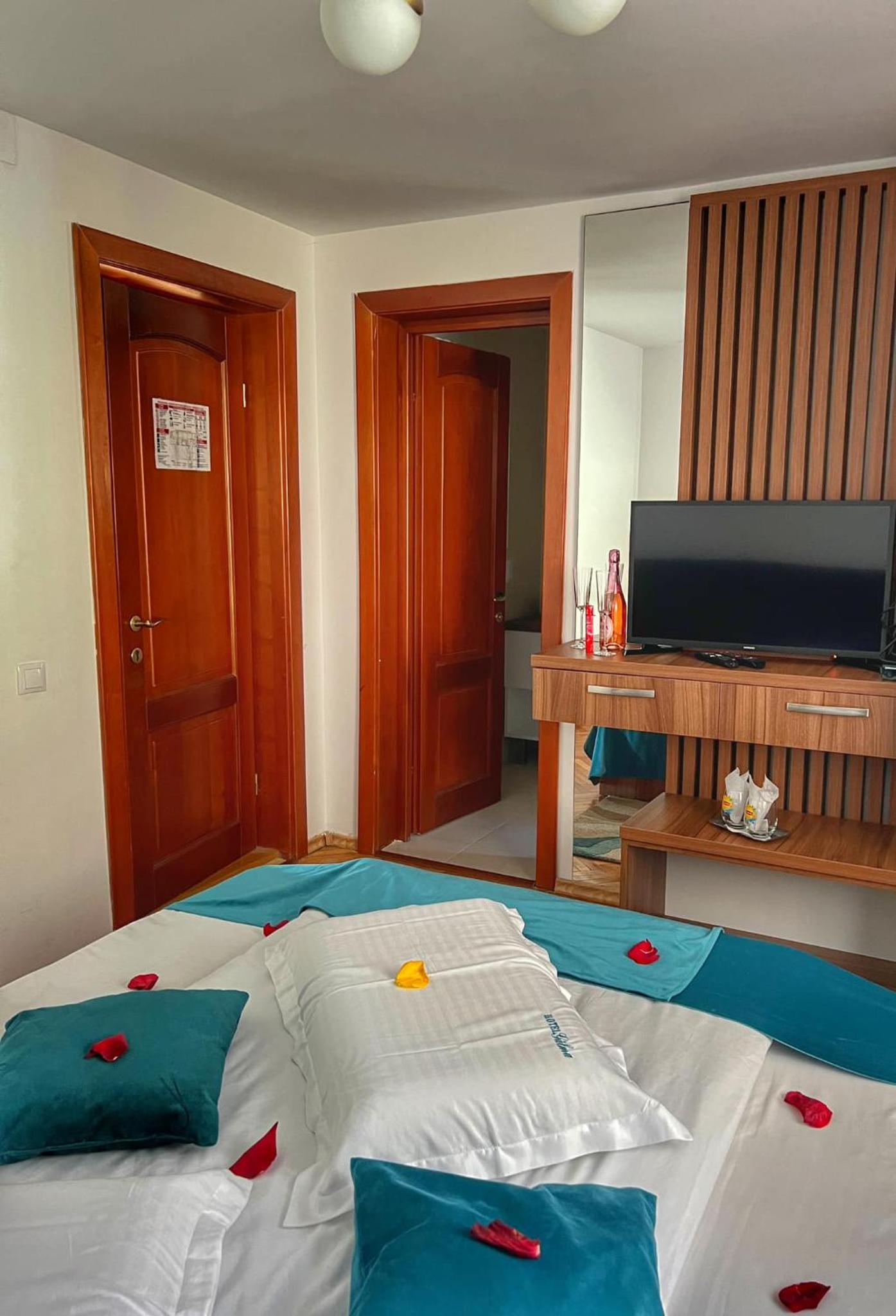 Double Room - Photo 1