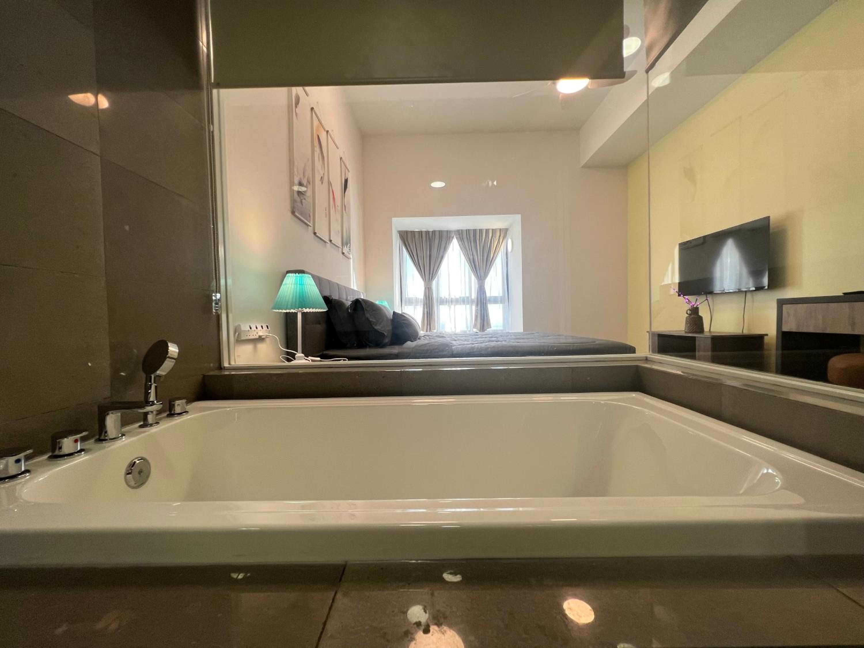 Two Bedroom Superior Family Suite with Balcony(Private Bathtub & Seaview)