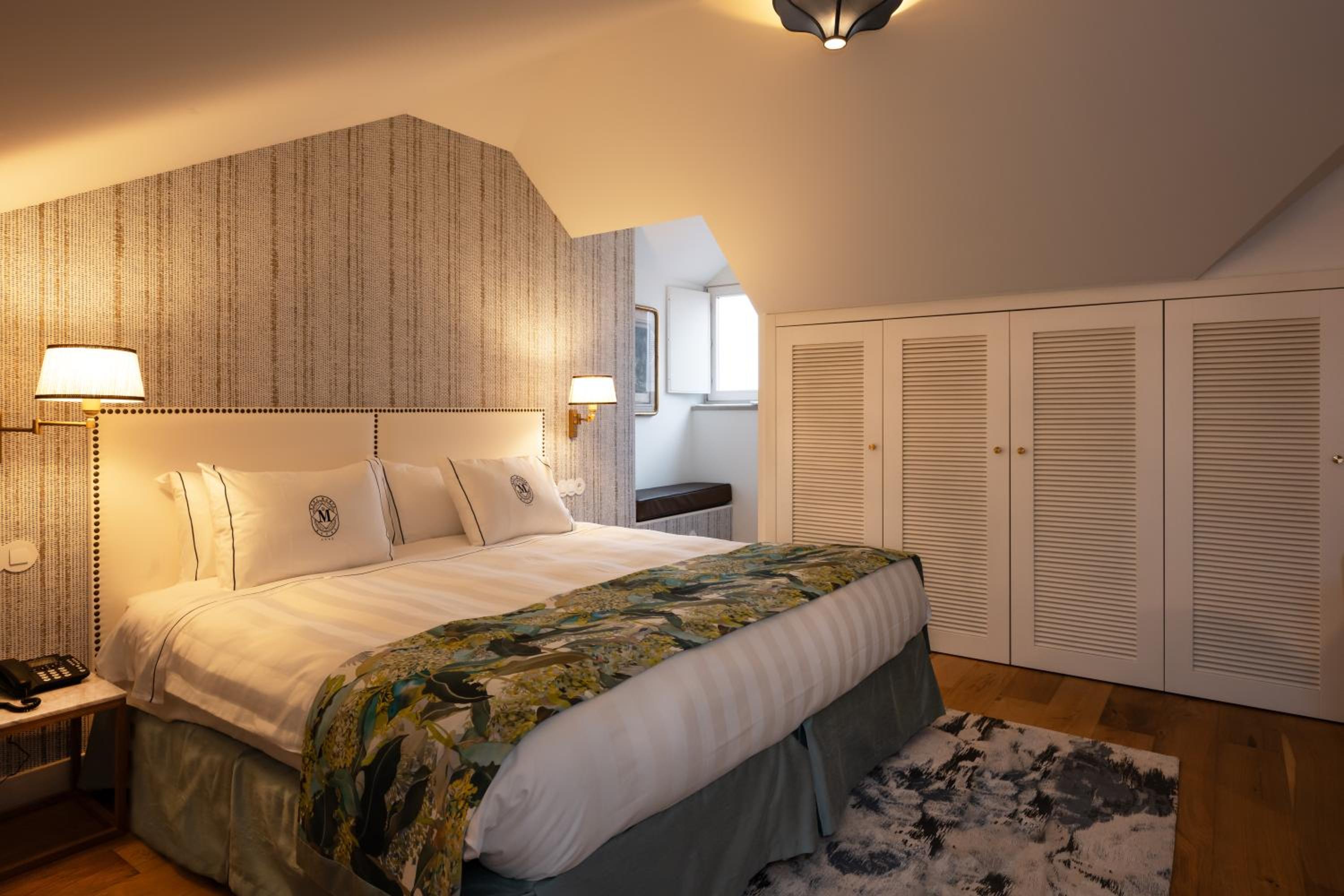 Deluxe Queen Suite - Photo 5