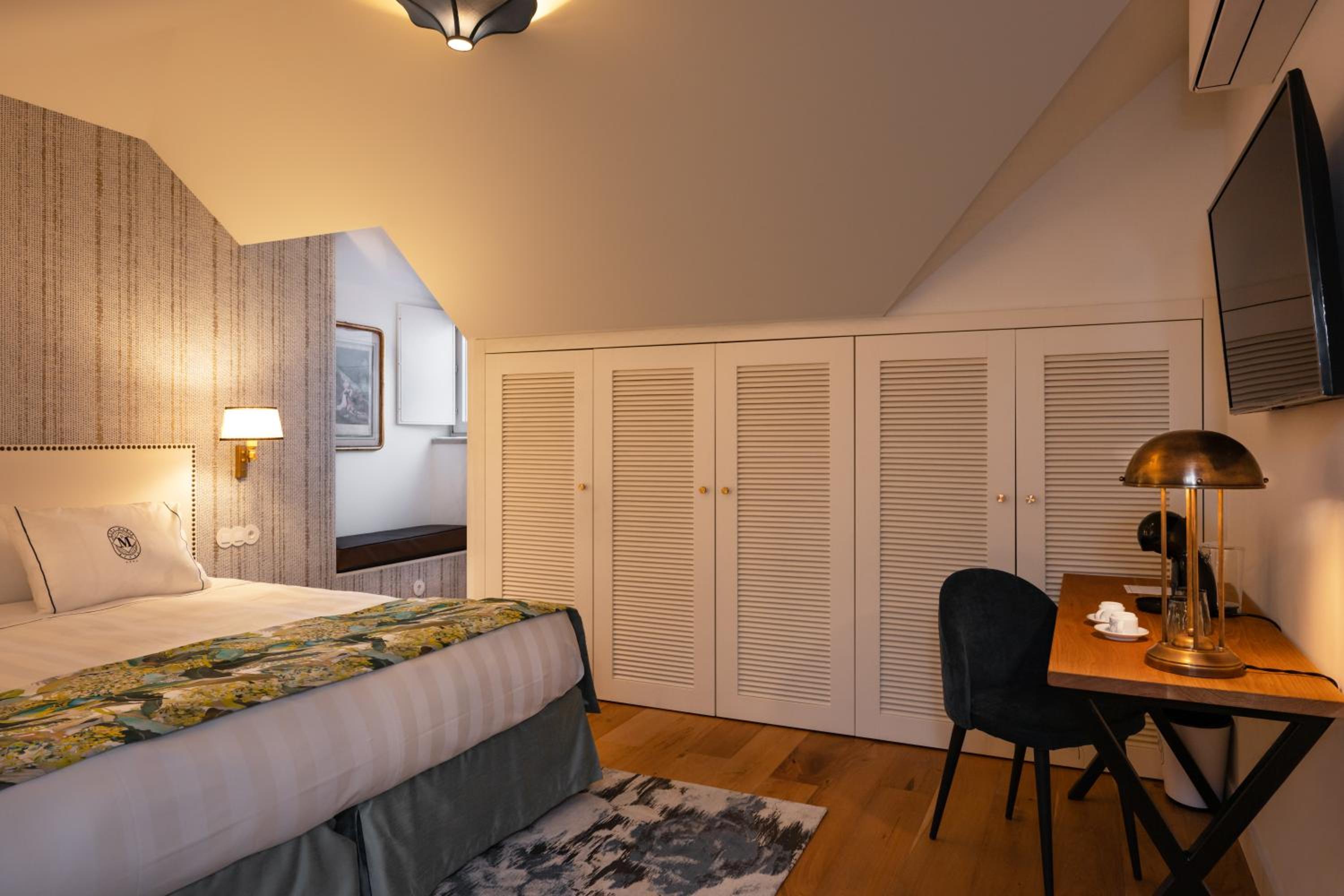Deluxe Queen Suite - Photo 4