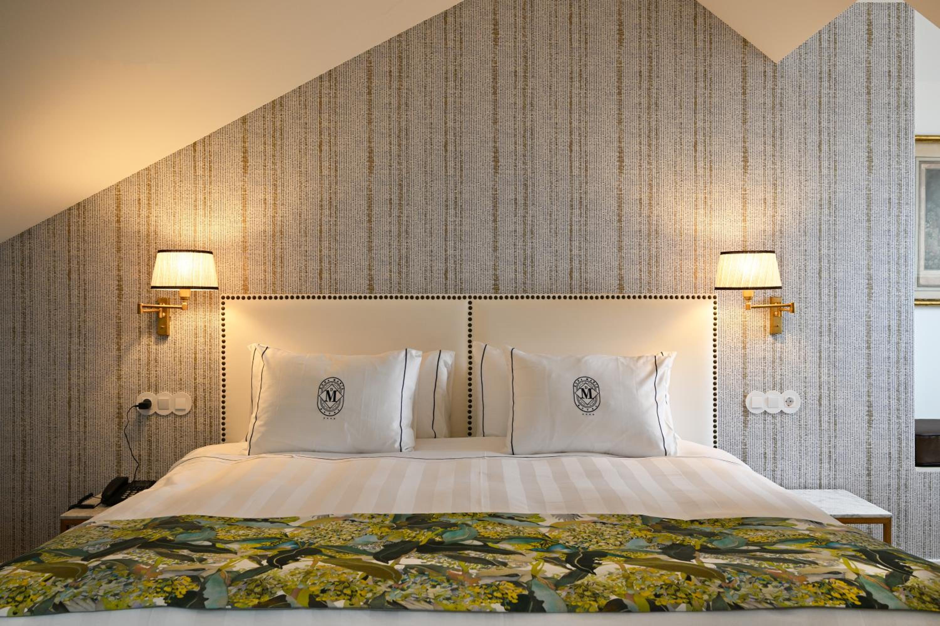 Deluxe Queen Suite - Photo 8