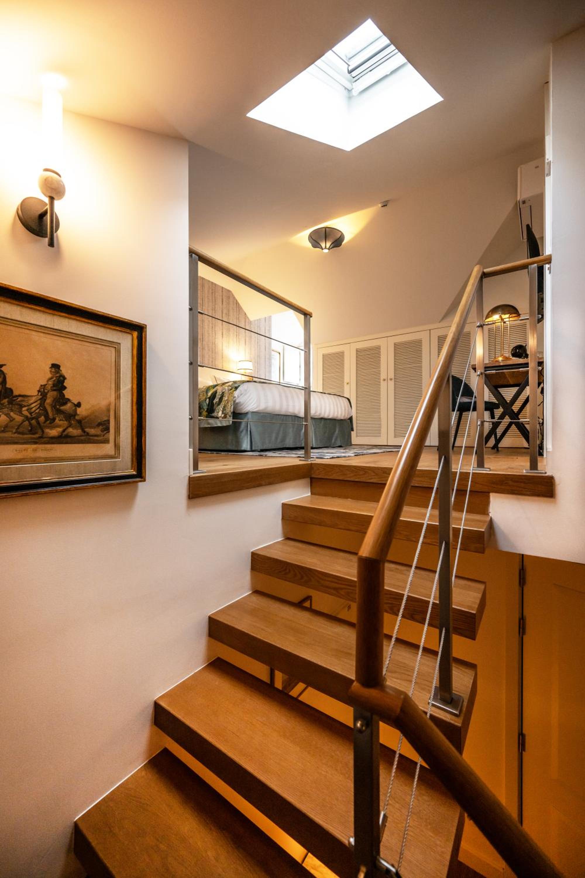 Deluxe Queen Suite - Photo 6