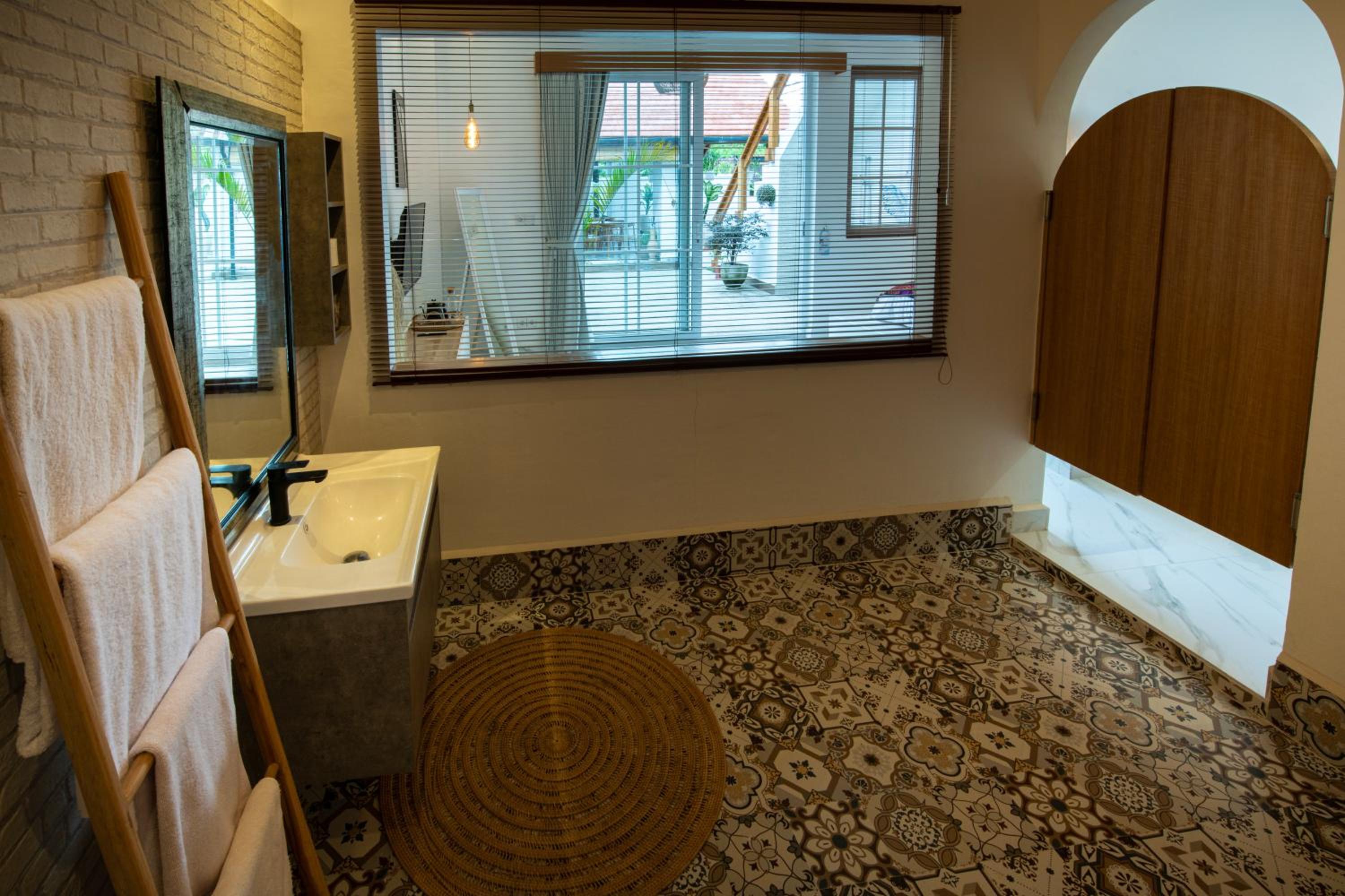 King Room with Pool View photo 3
