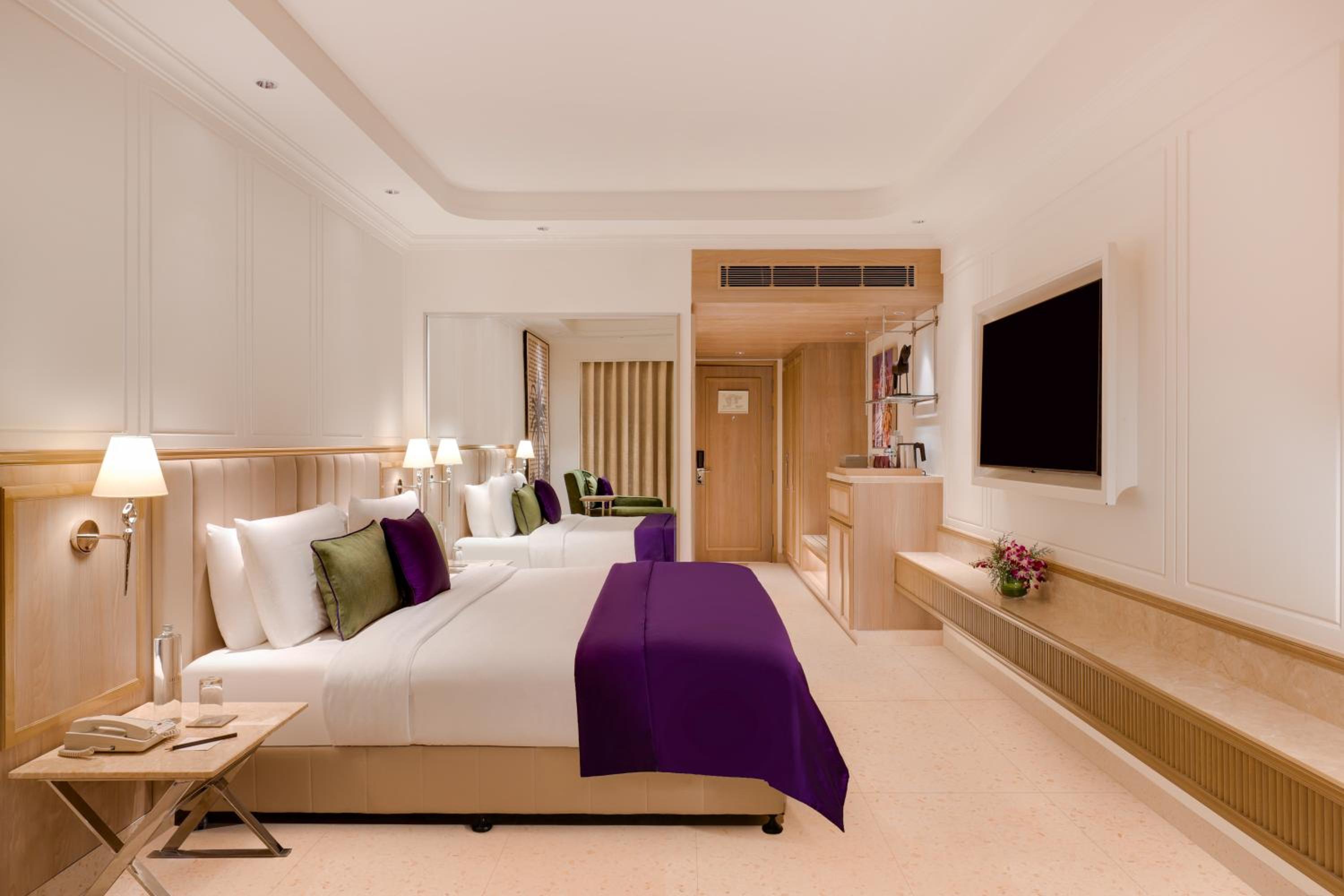 Deluxe King Room With Pool View (Happy Hours 1+1(On select Brands only).Timing :1700hrs – 2000hrs) and 10% discount on Spa) photo 3