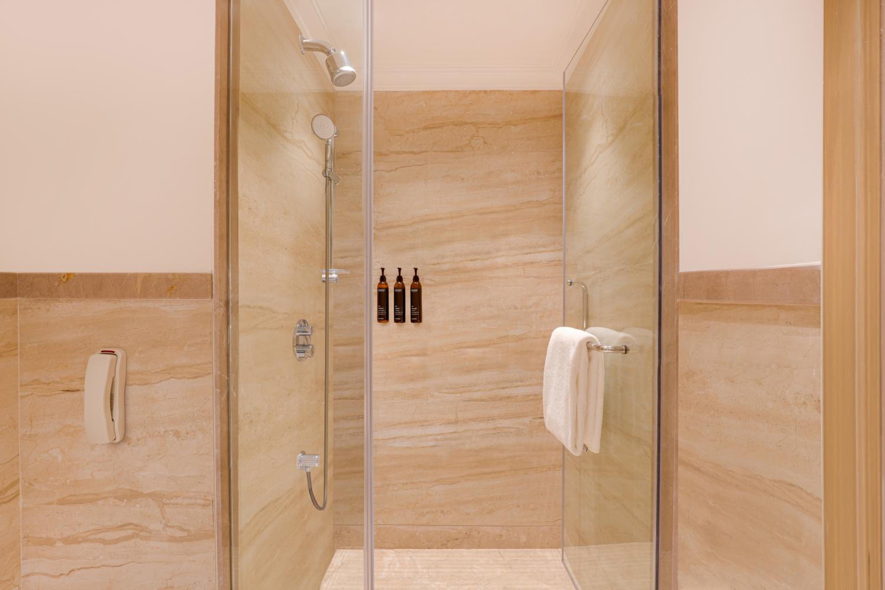Deluxe King Room With Pool View (Happy Hours 1+1(On select Brands only).Timing :1700hrs – 2000hrs) and 10% discount on Spa) photo 2