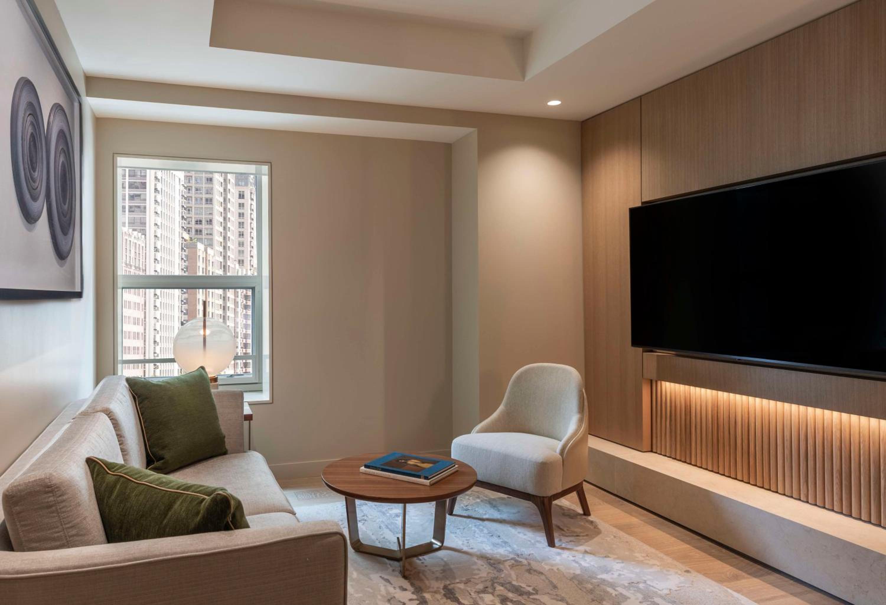 Nomi Suite - Photo 1
