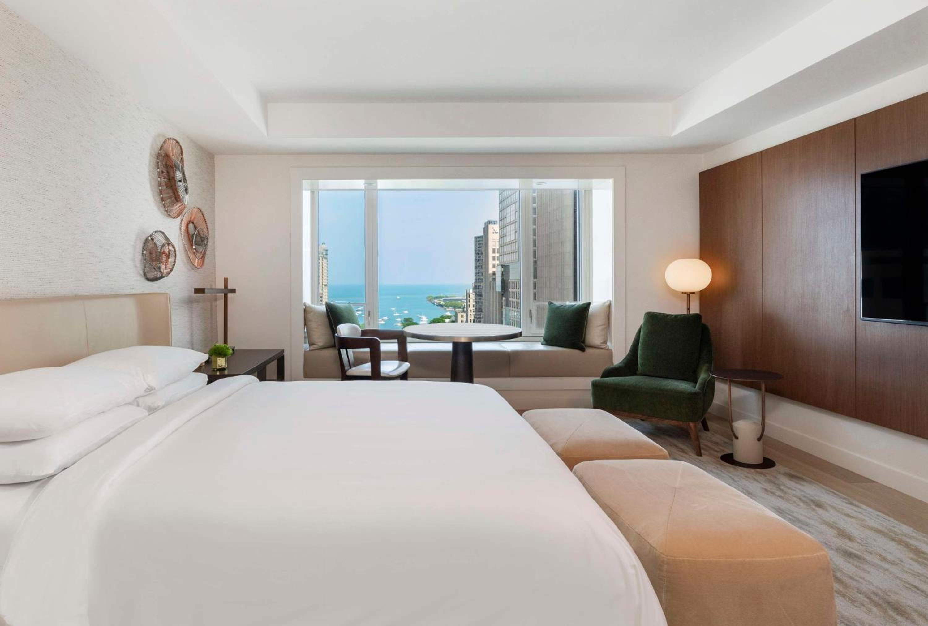Deluxe King Room with Lake View - Photo 1