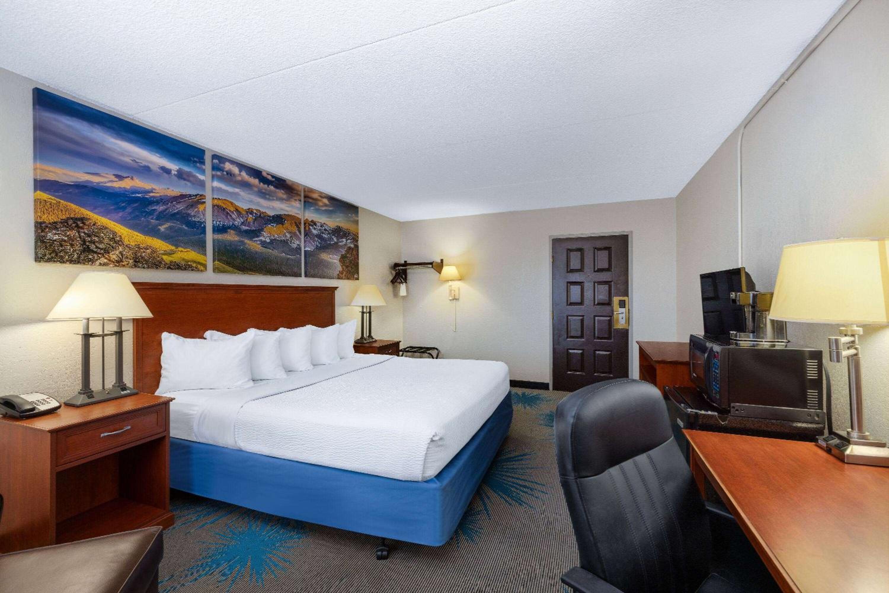 King Room - Non-Smoking - Photo 1