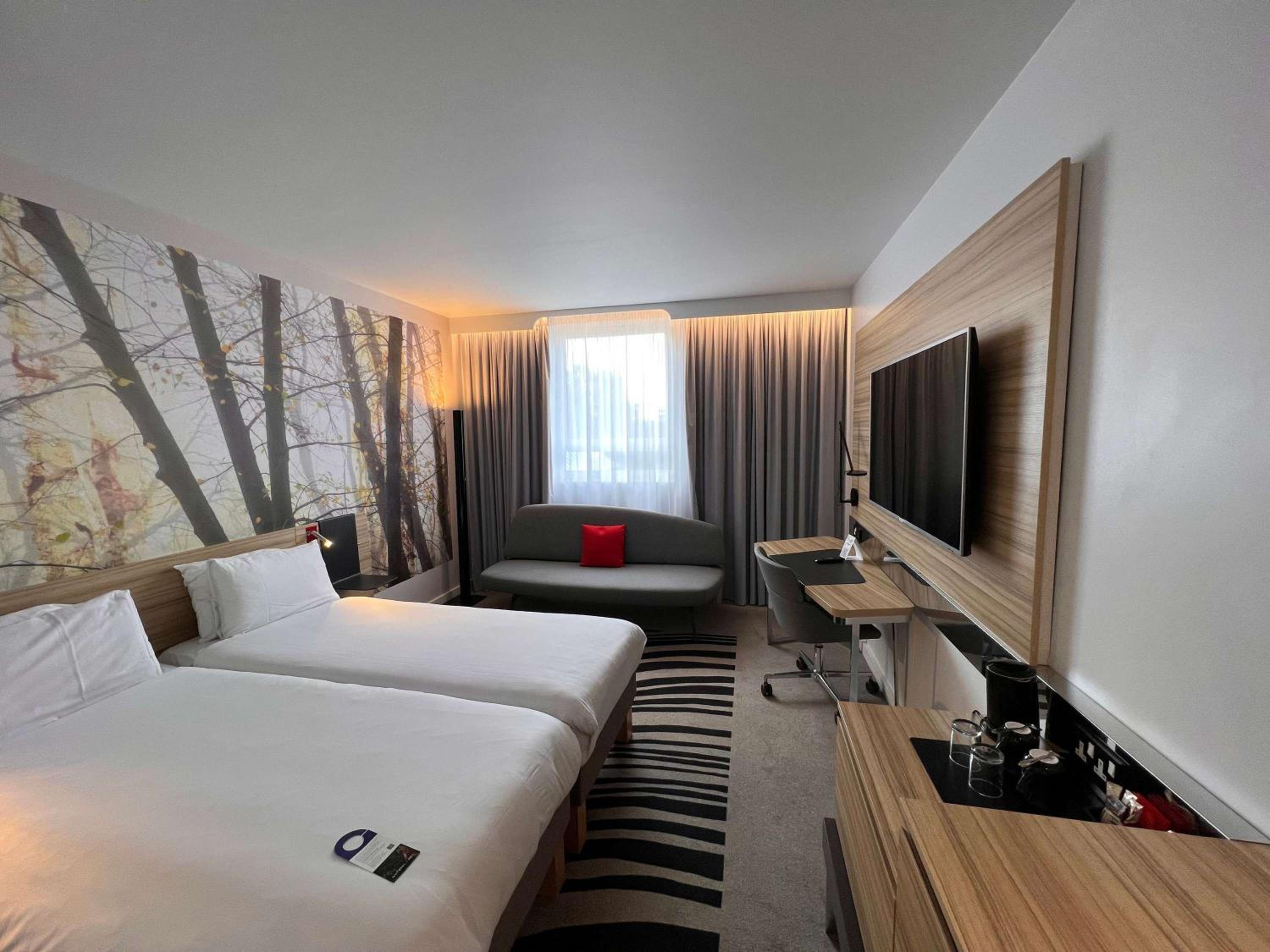 Superior Twin Room with Sofa Bed - Photo 13