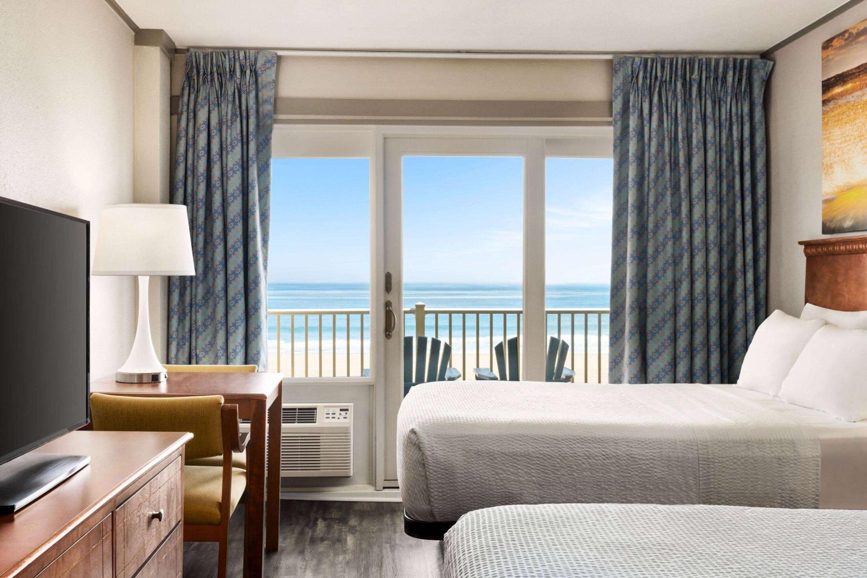 Oceanfront Double Room with Two Double Beds and Roll-In Shower - First Floor - Mobility Accessible/Non-Smoking photo 1