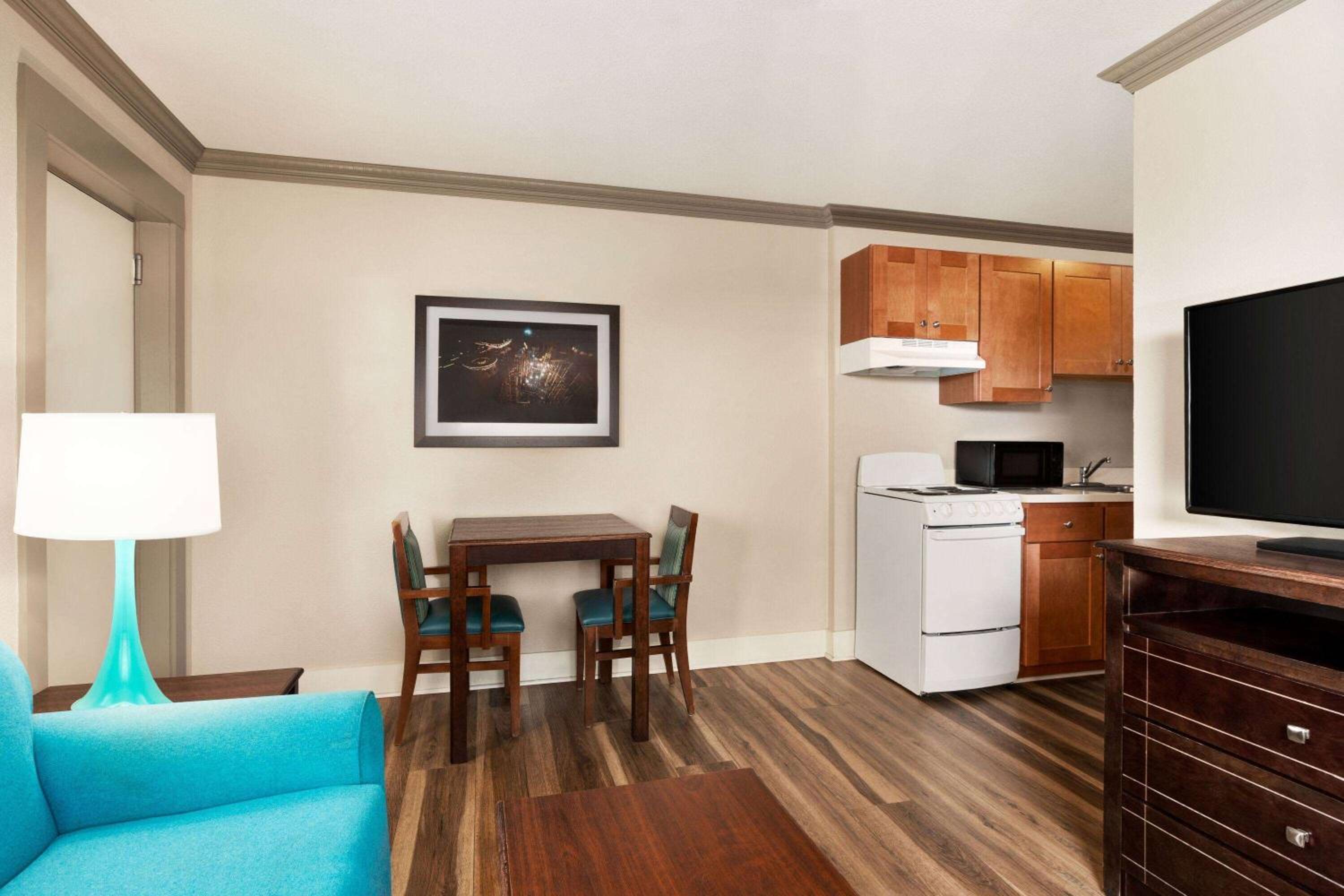3 Double Beds, Family Suite, Non-Smoking photo 1