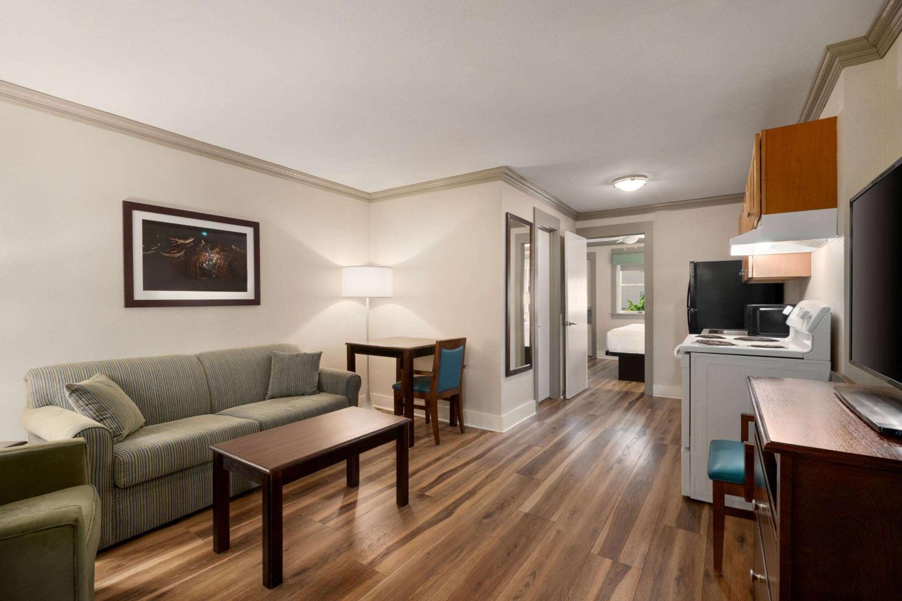 One-Bedroom King Suite - Non-Smoking photo 1