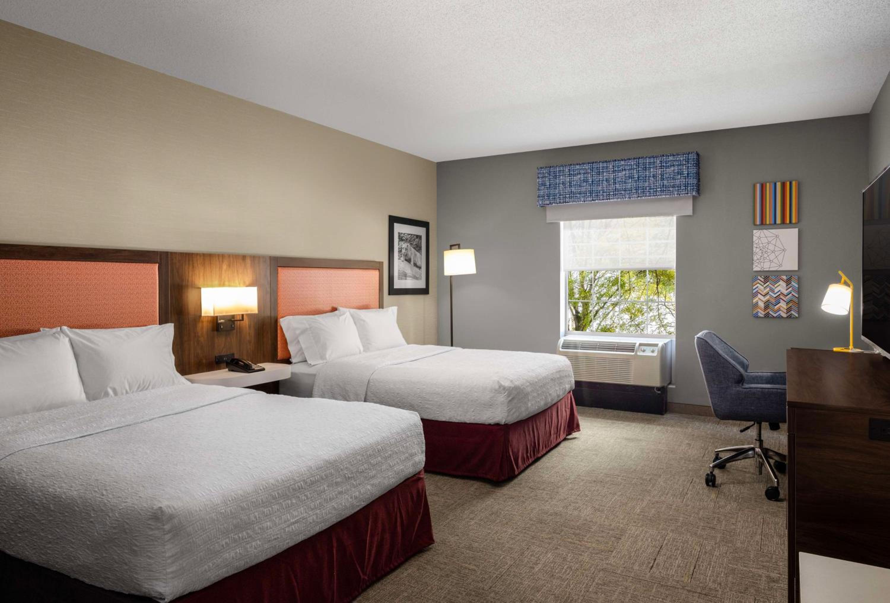 Queen Room with Two Queen Beds - Non-Smoking - Photo 1