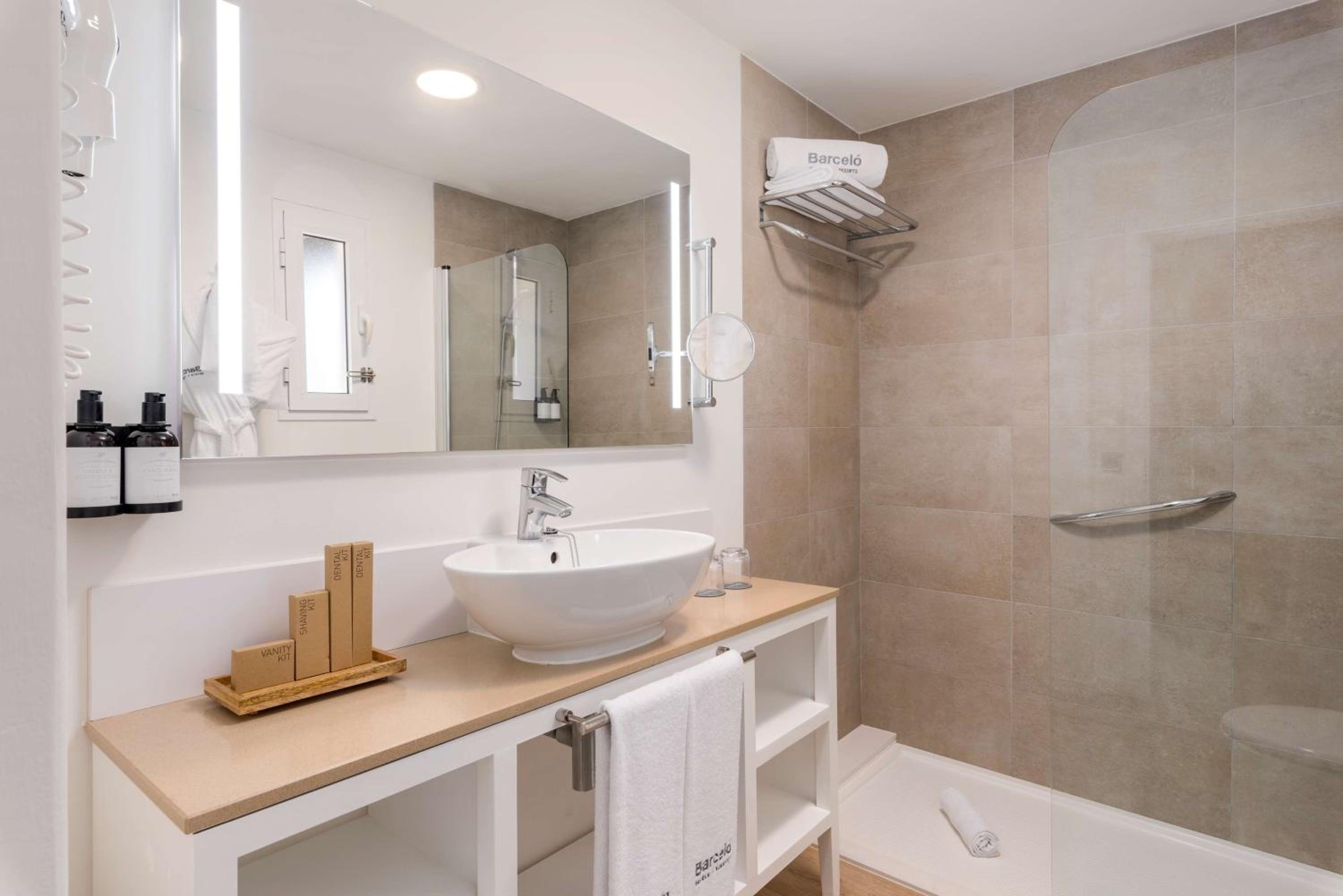 Superior Bungalow - Photo 8