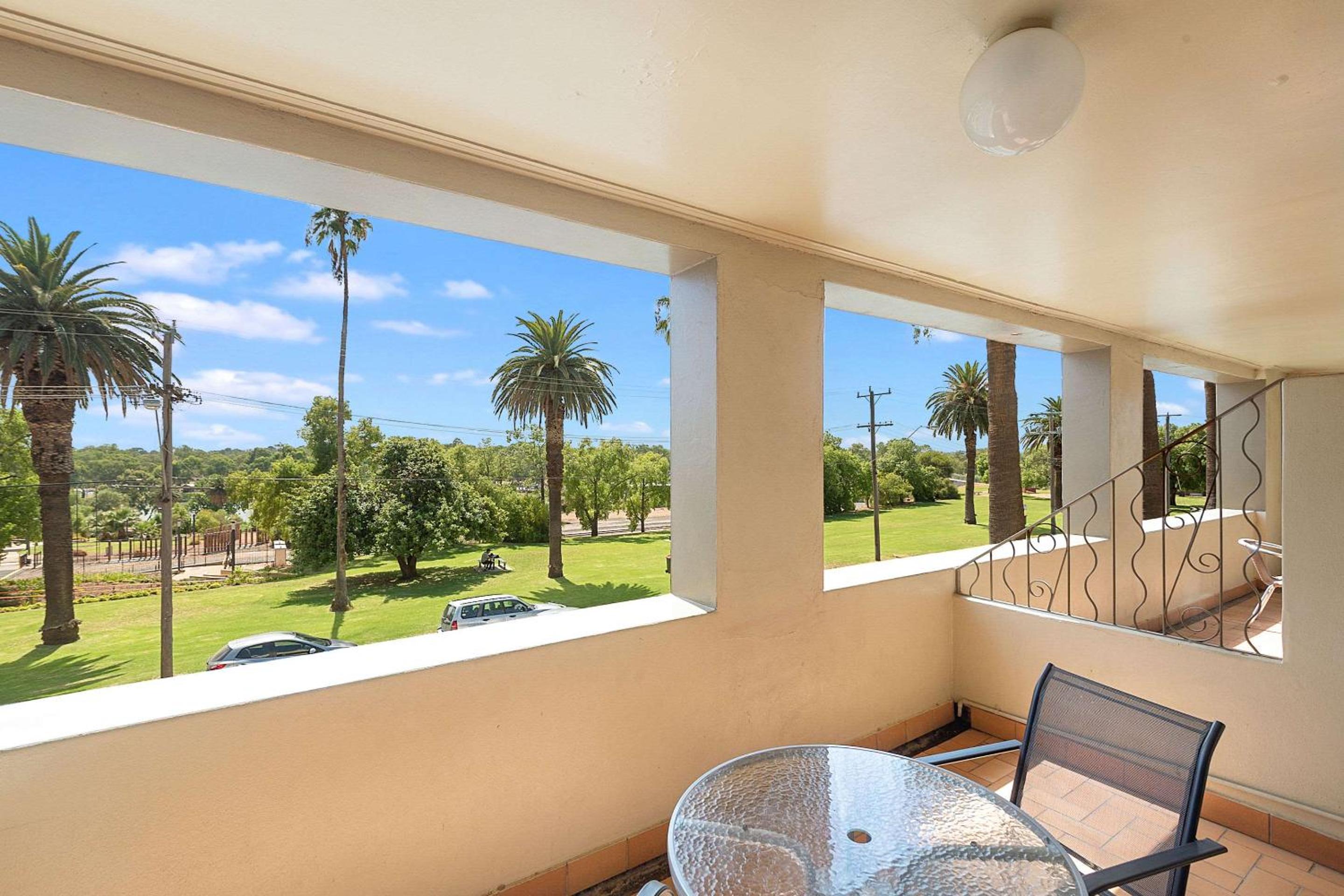 Queen Room with Balcony - Non Smoking - Photo 3