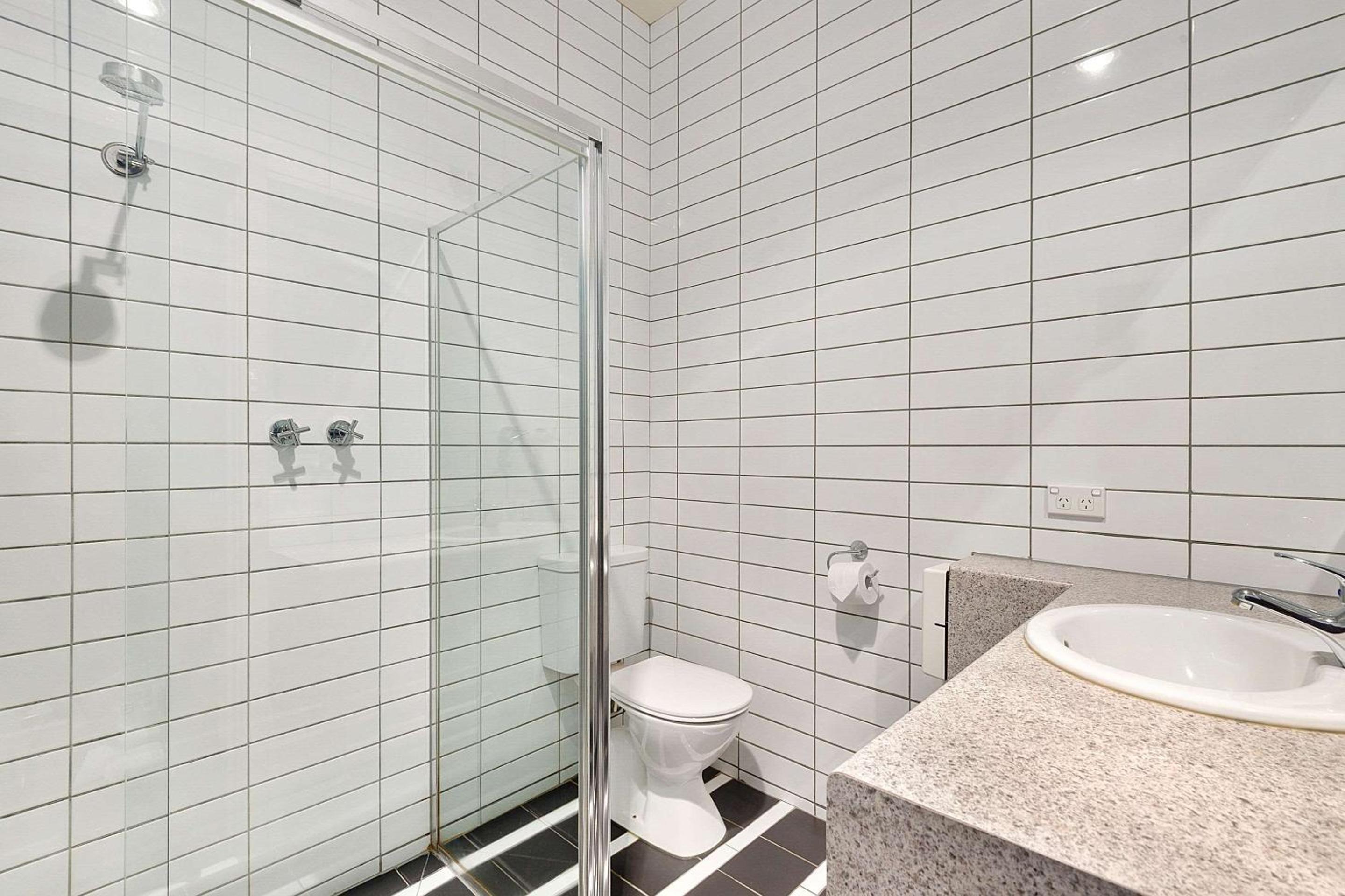 Queen Room - Non Smoking/Interior Hall - Photo 4