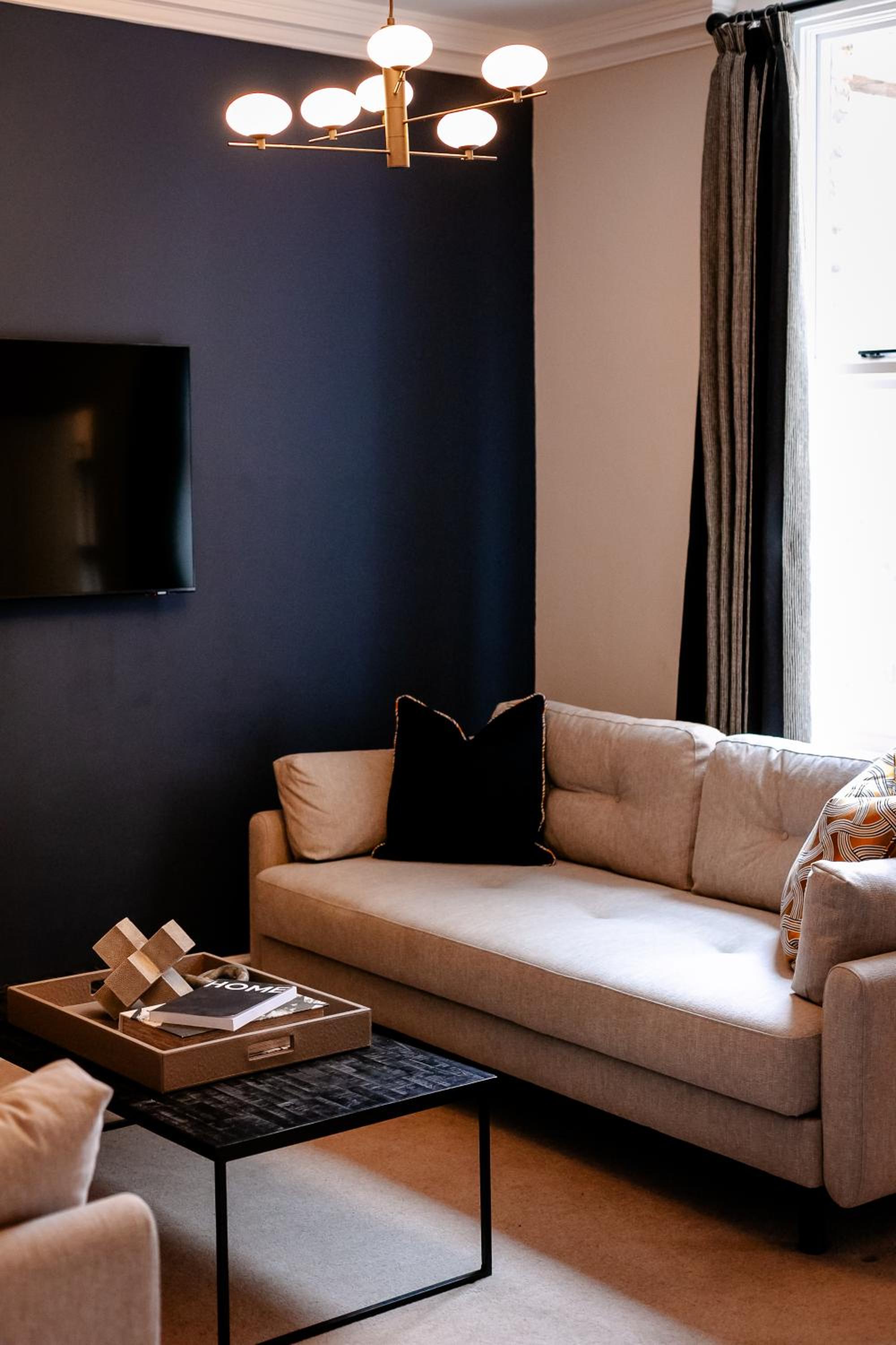 Suite - Photo 3