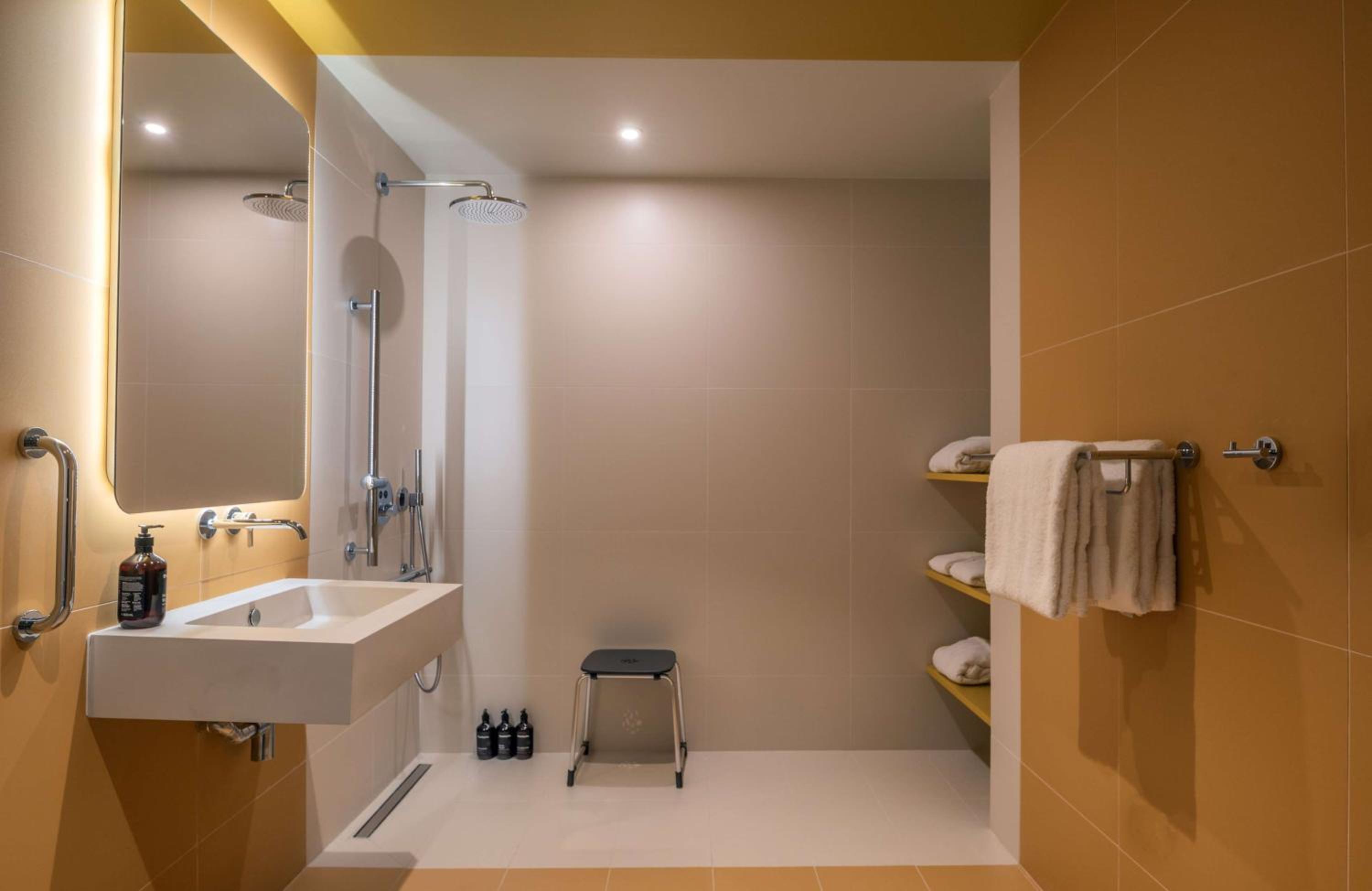 One-Bedroom Apartment with King Bed - Photo 14