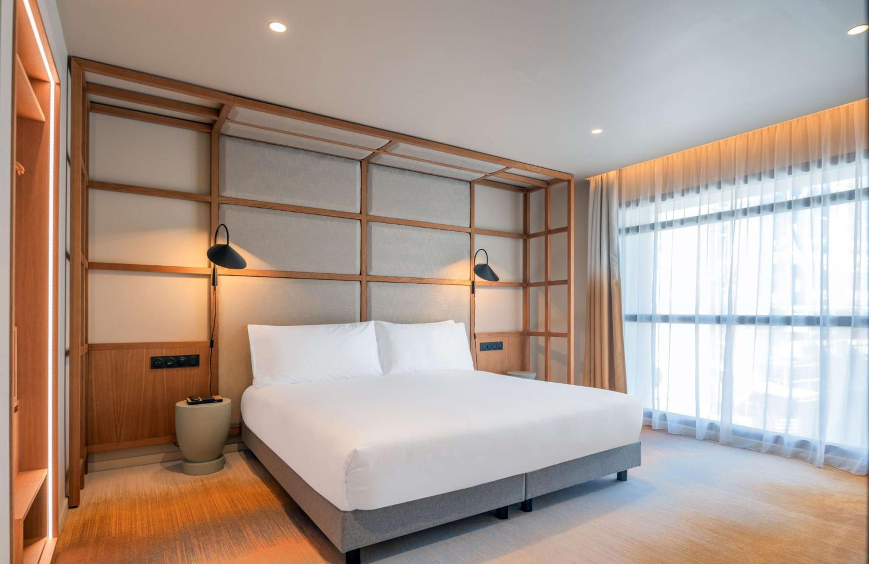 One-Bedroom Apartment with King Bed - Photo 6
